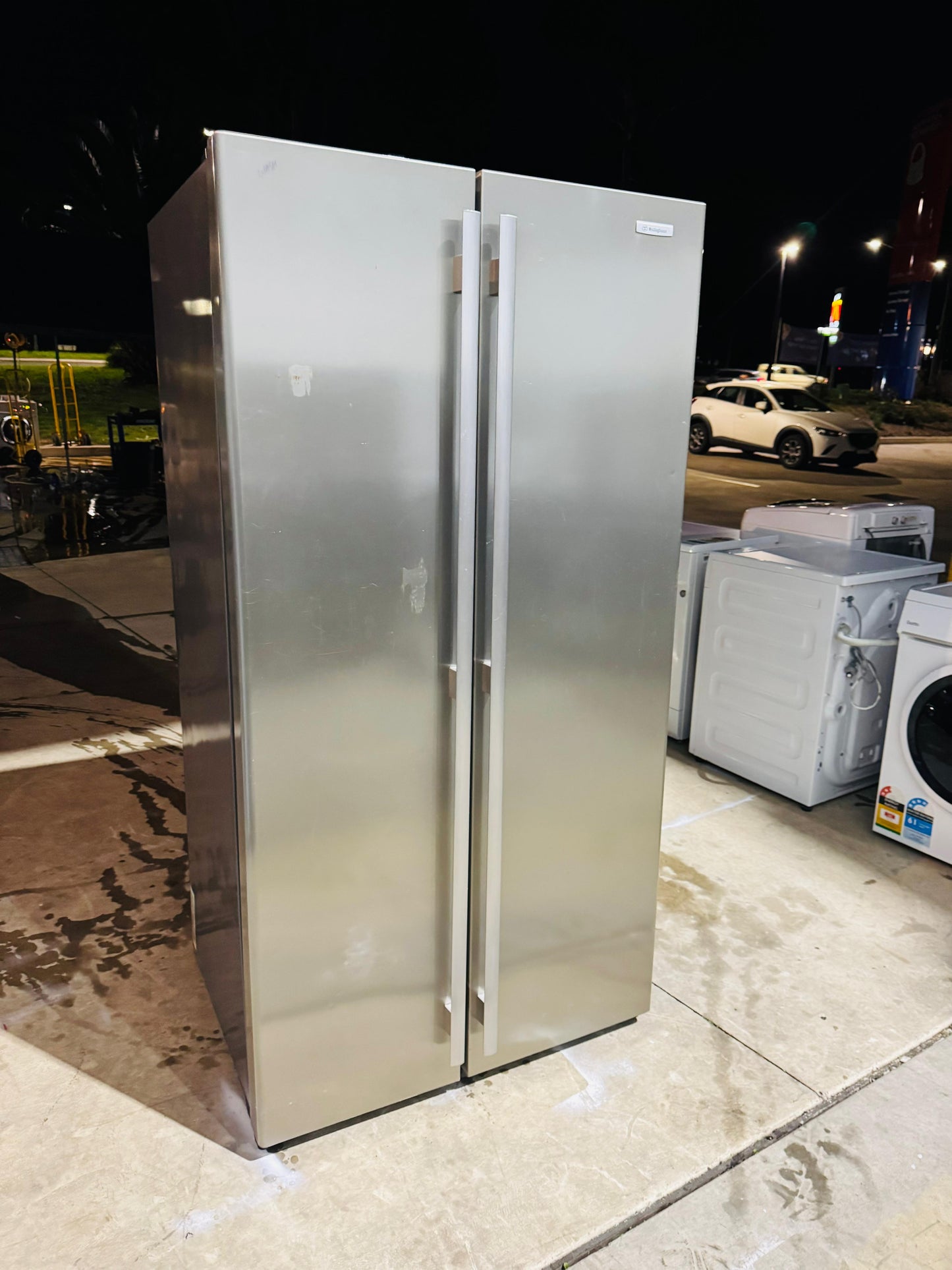 **WESTINGHOUSE SIDE BY SIDE 606 LITRES FRIDGE FREEZER**