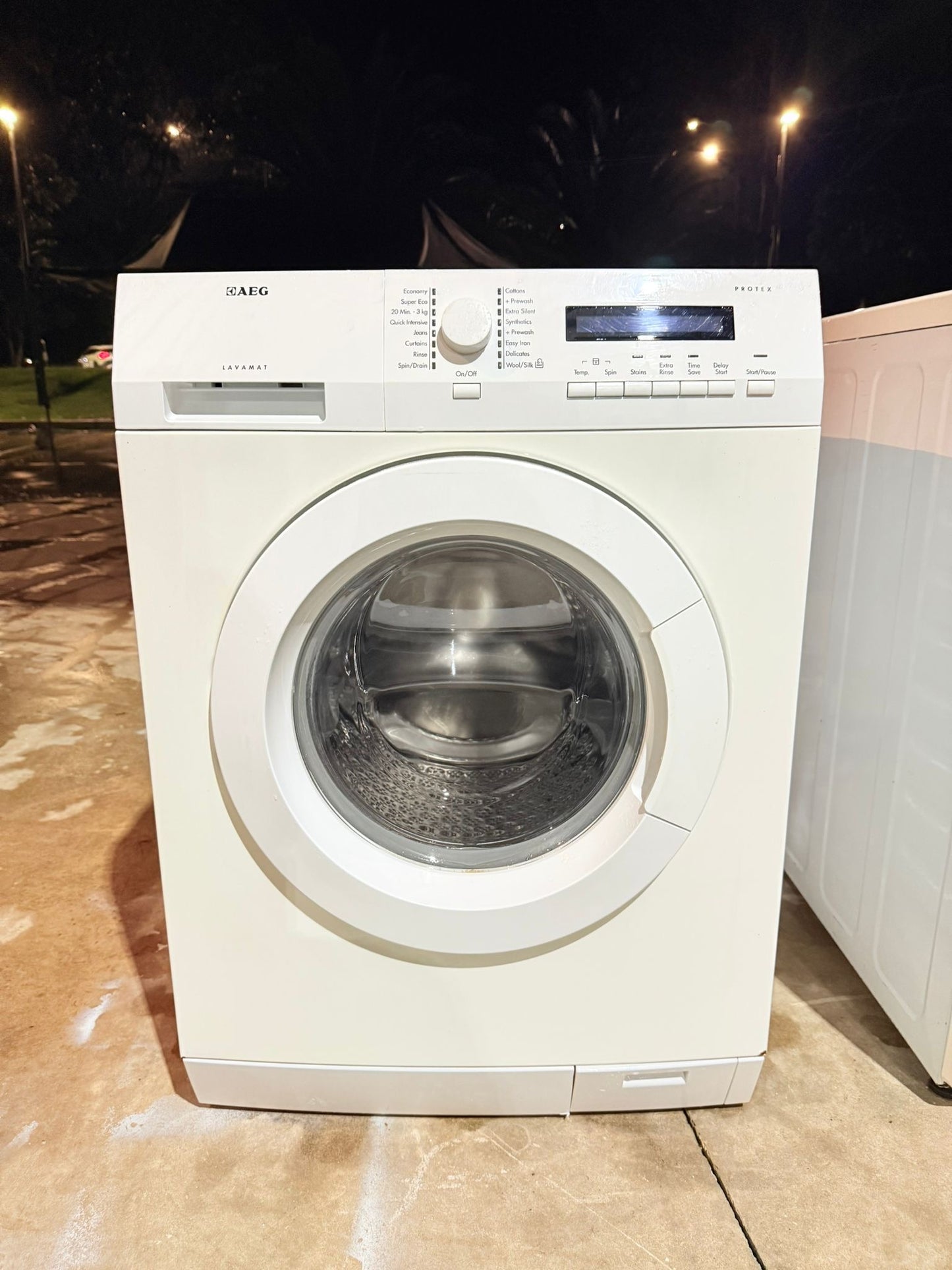 **AEG 8KGS FRONT LOADER WASHING MACHINE**