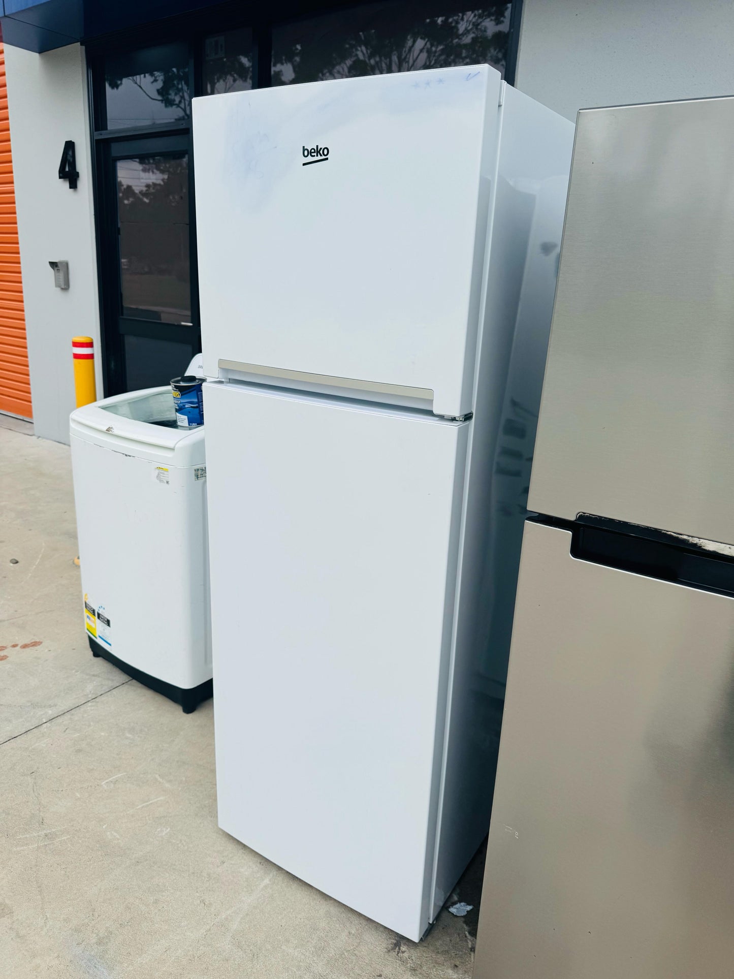 **BEKO 347 LITRES FRIDGE FREEZER**