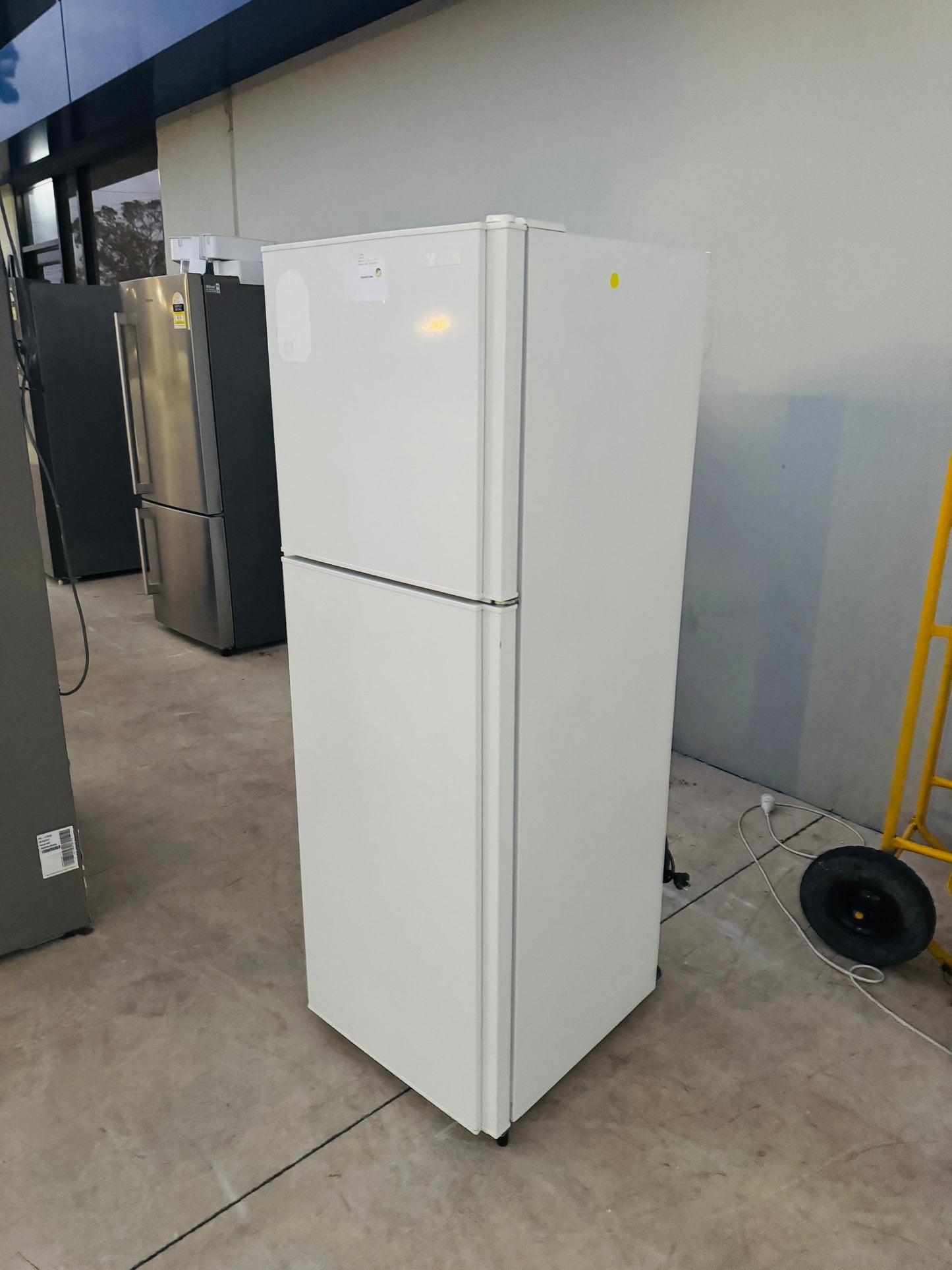 **MITSUBISHI 260 LITRES FRIDGE FREEZER**