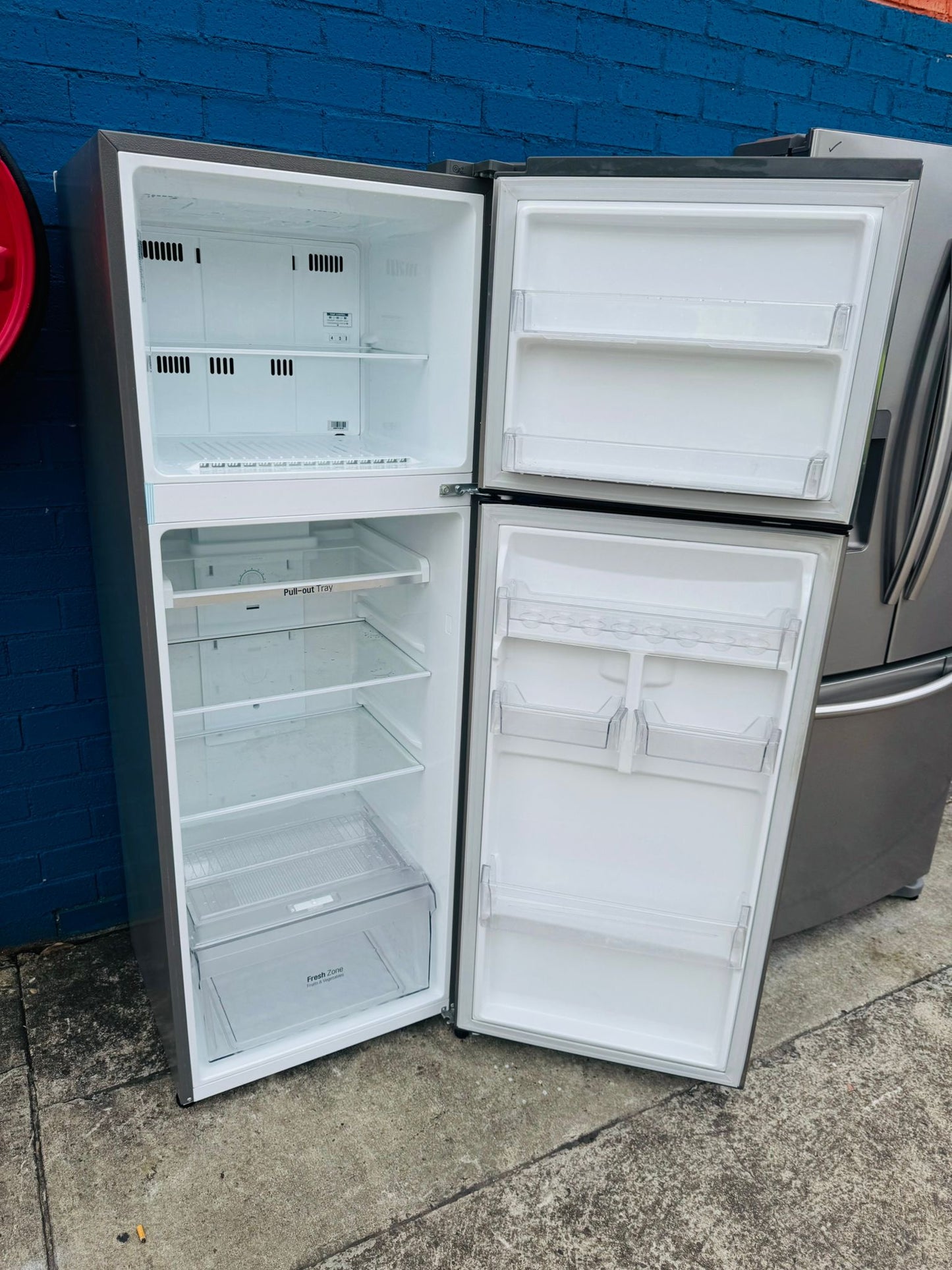 **LG 332 LITRES FRIDGE FREEZER**