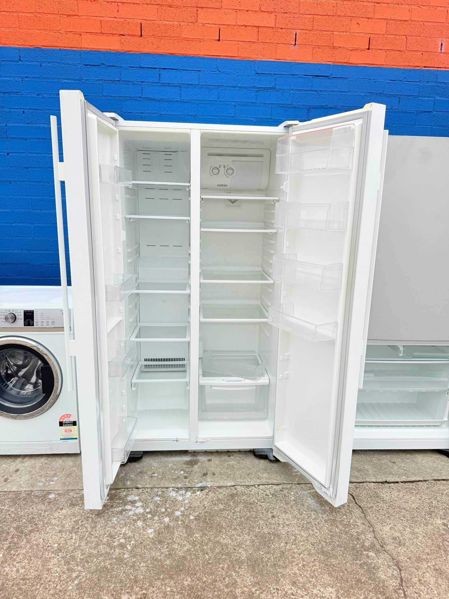 **KELVINATOR 606 LITRES SIDE BY SIDE DOOR FRIDGE FREEZER**