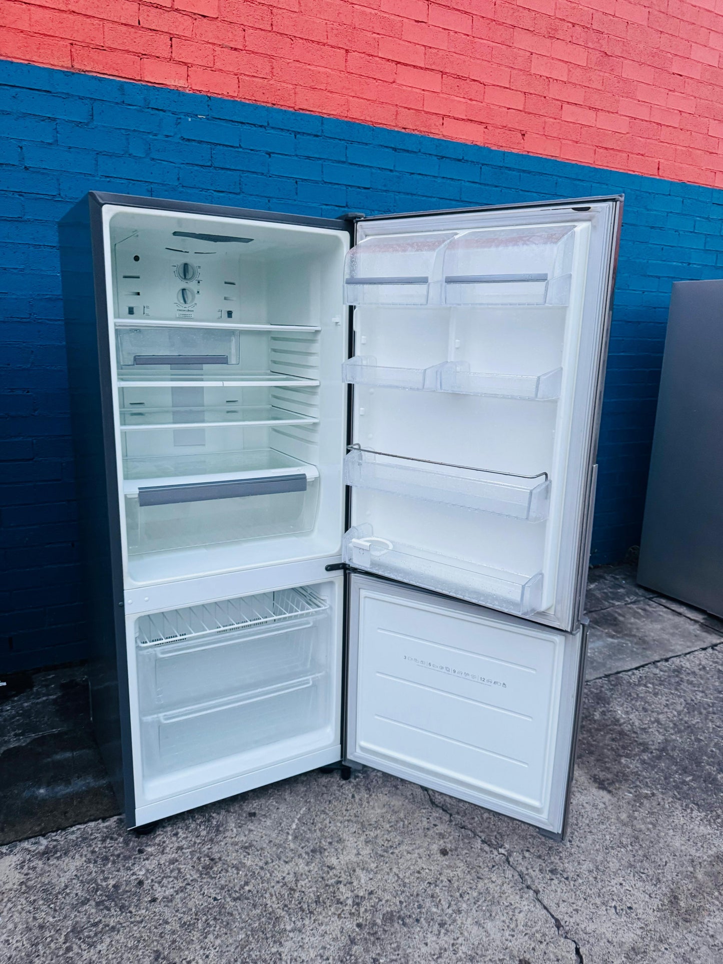 **ELECTROLUX 430 LITRES FRIDGE FREEZER**