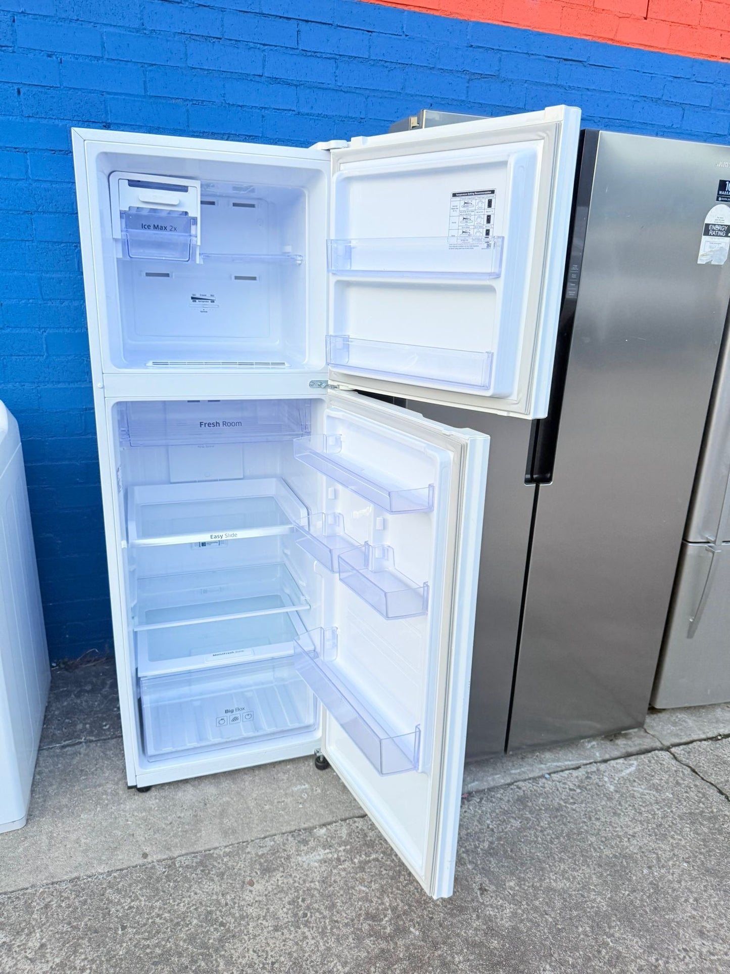 **SAMSUNG 341 LITRES FRIDGE FREEZER**