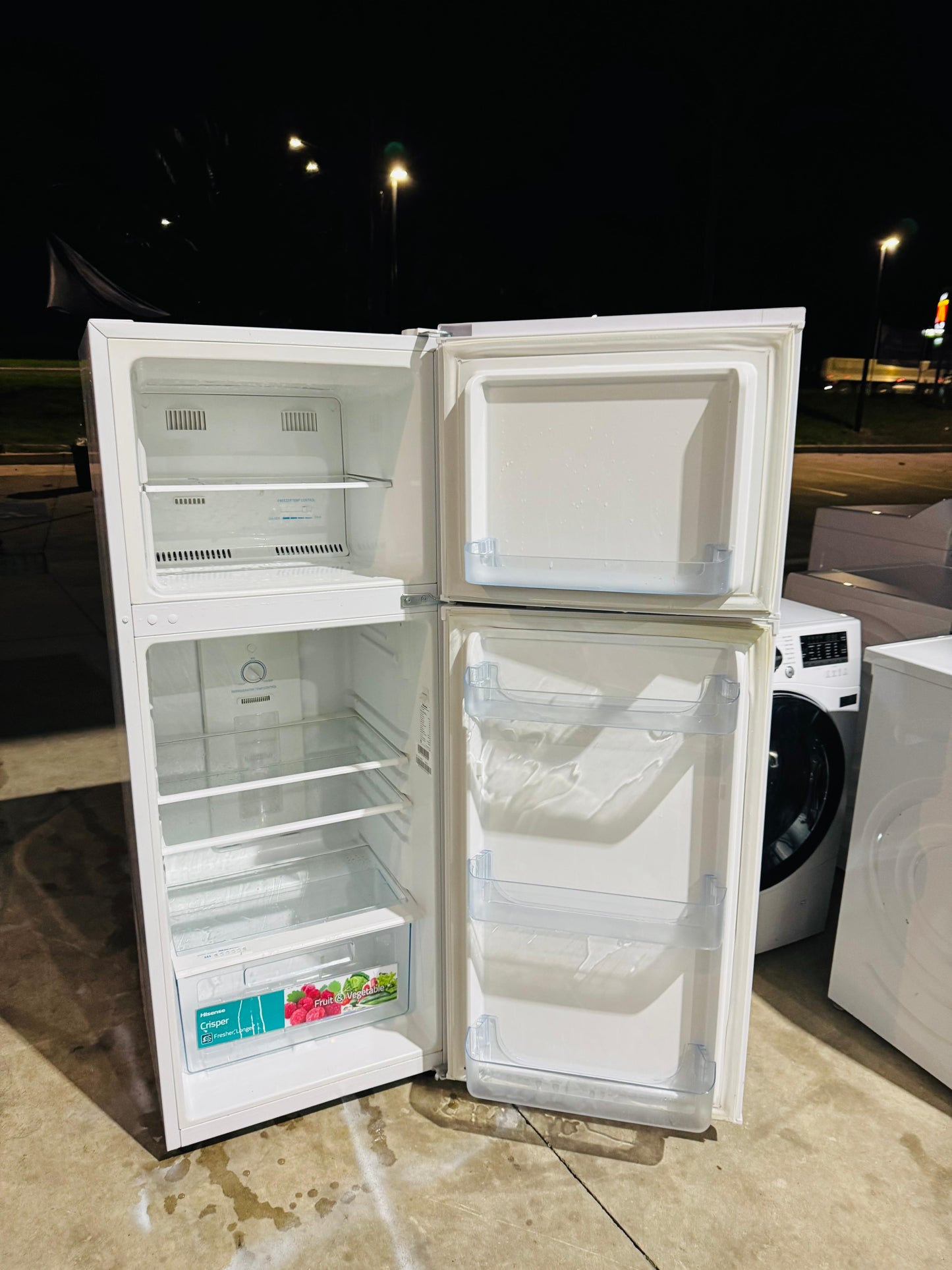 **HISENSE 221 LITRES FRIDGE FREEZER**