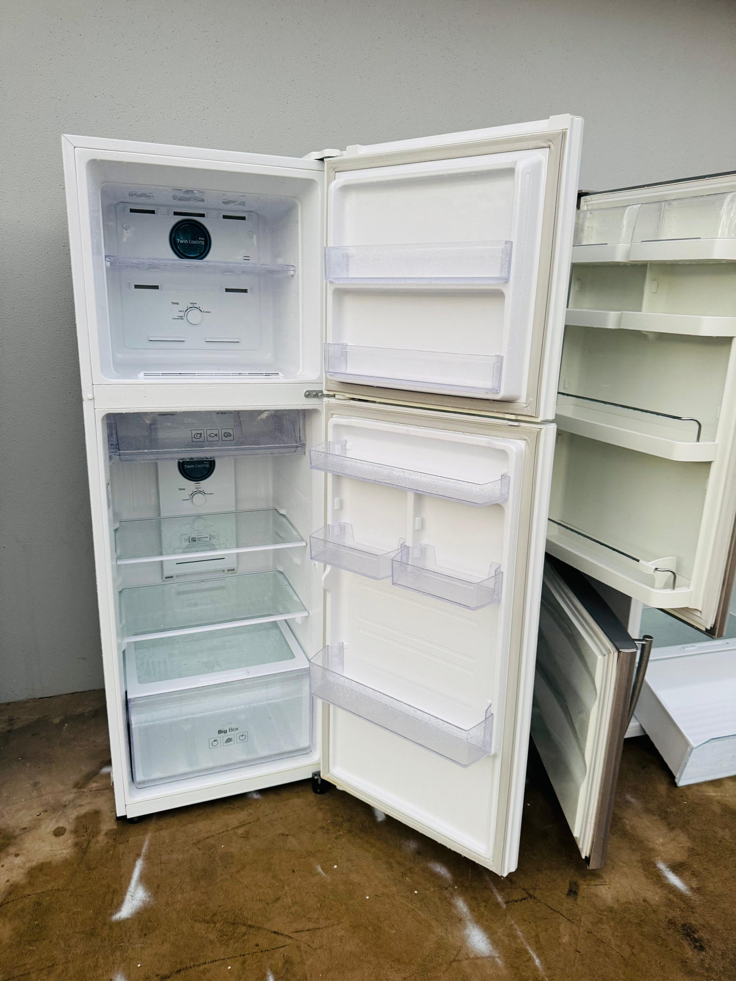 **SAMSUNG 343 LITRES FRIDGE FREEZER**