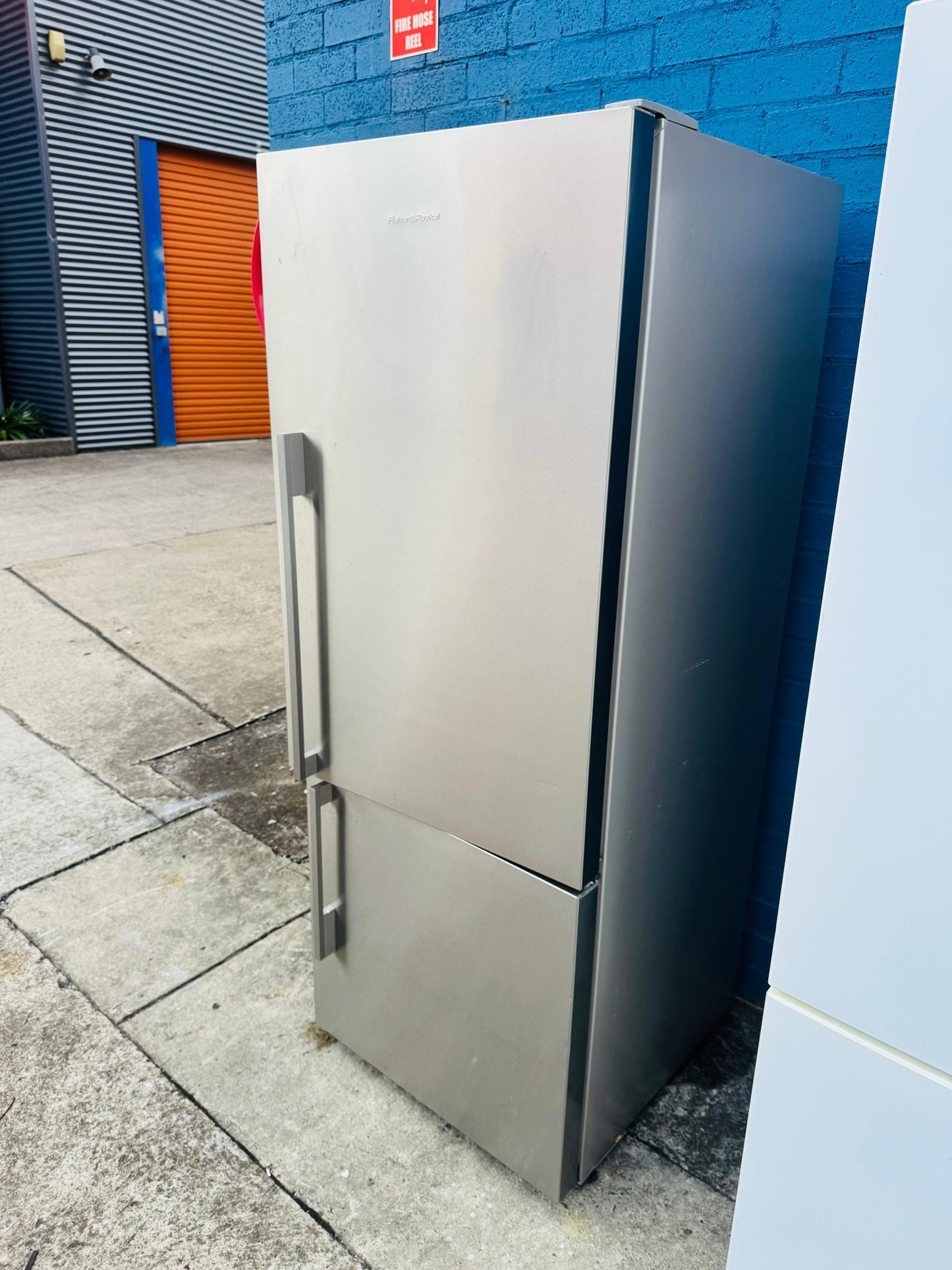**FISHER & PAYKEL 403 LITRES FRIDGE FREEZER**