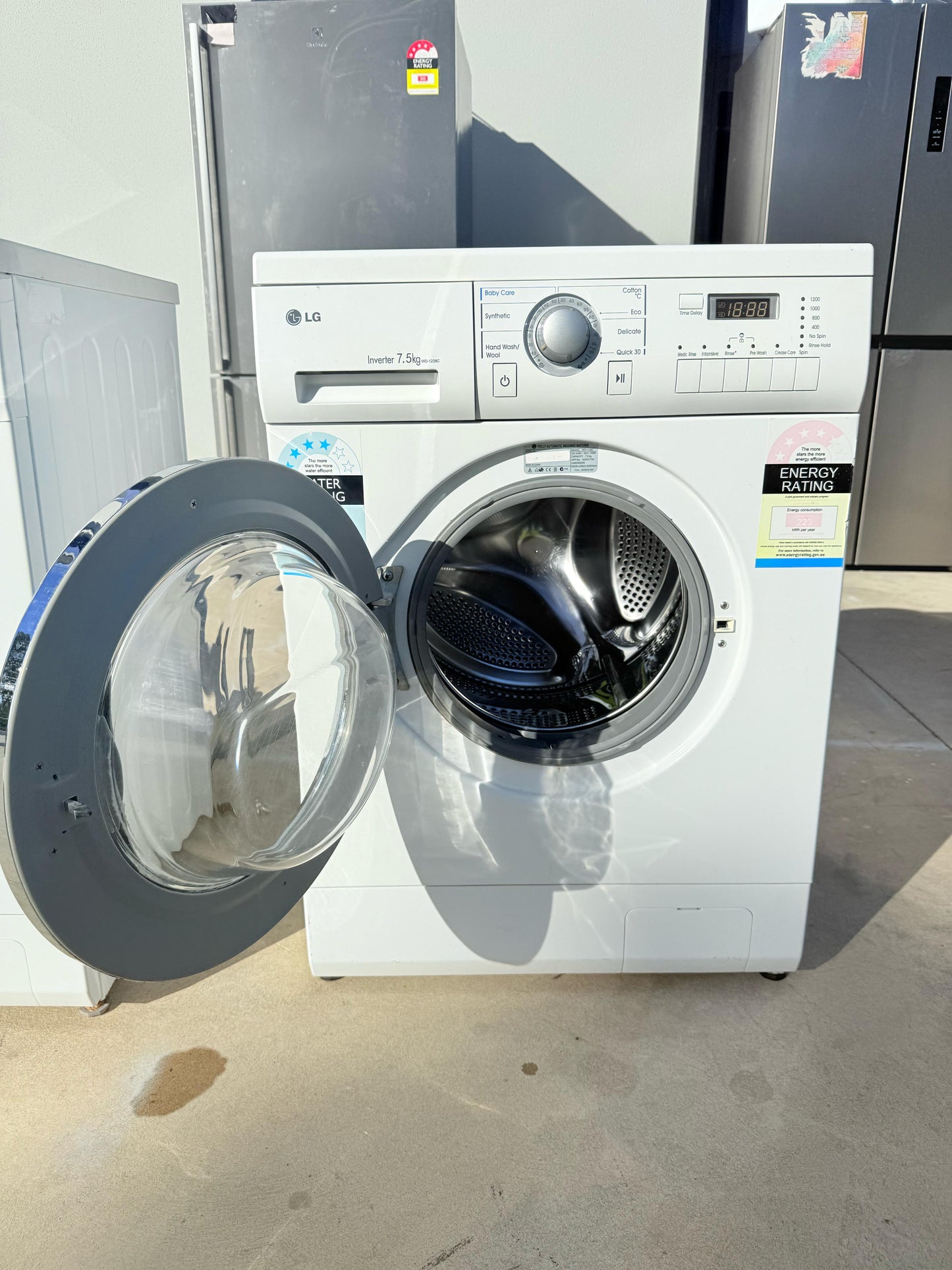 **LG 7.5KGS FRONT LOADER WASHING MACHINE**