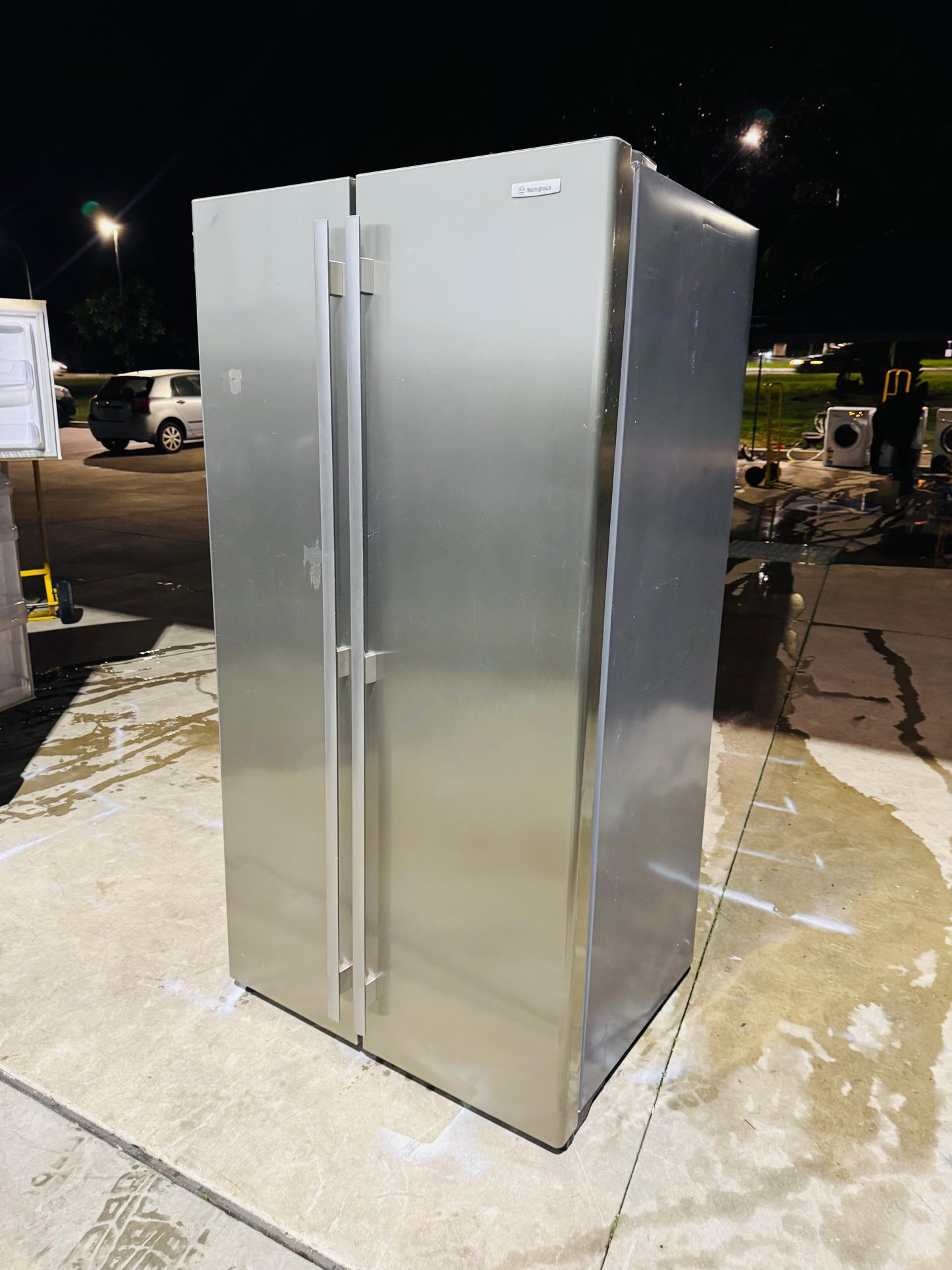**WESTINGHOUSE SIDE BY SIDE 606 LITRES FRIDGE FREEZER**
