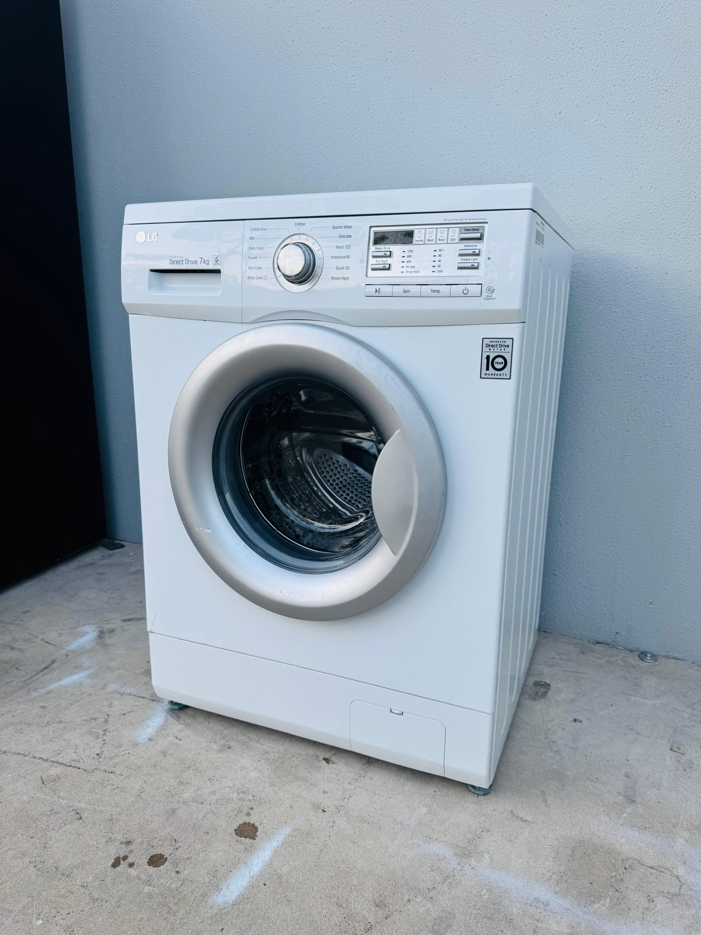 **LG 7KGS FRONT LOADER WASHING MACHINE**