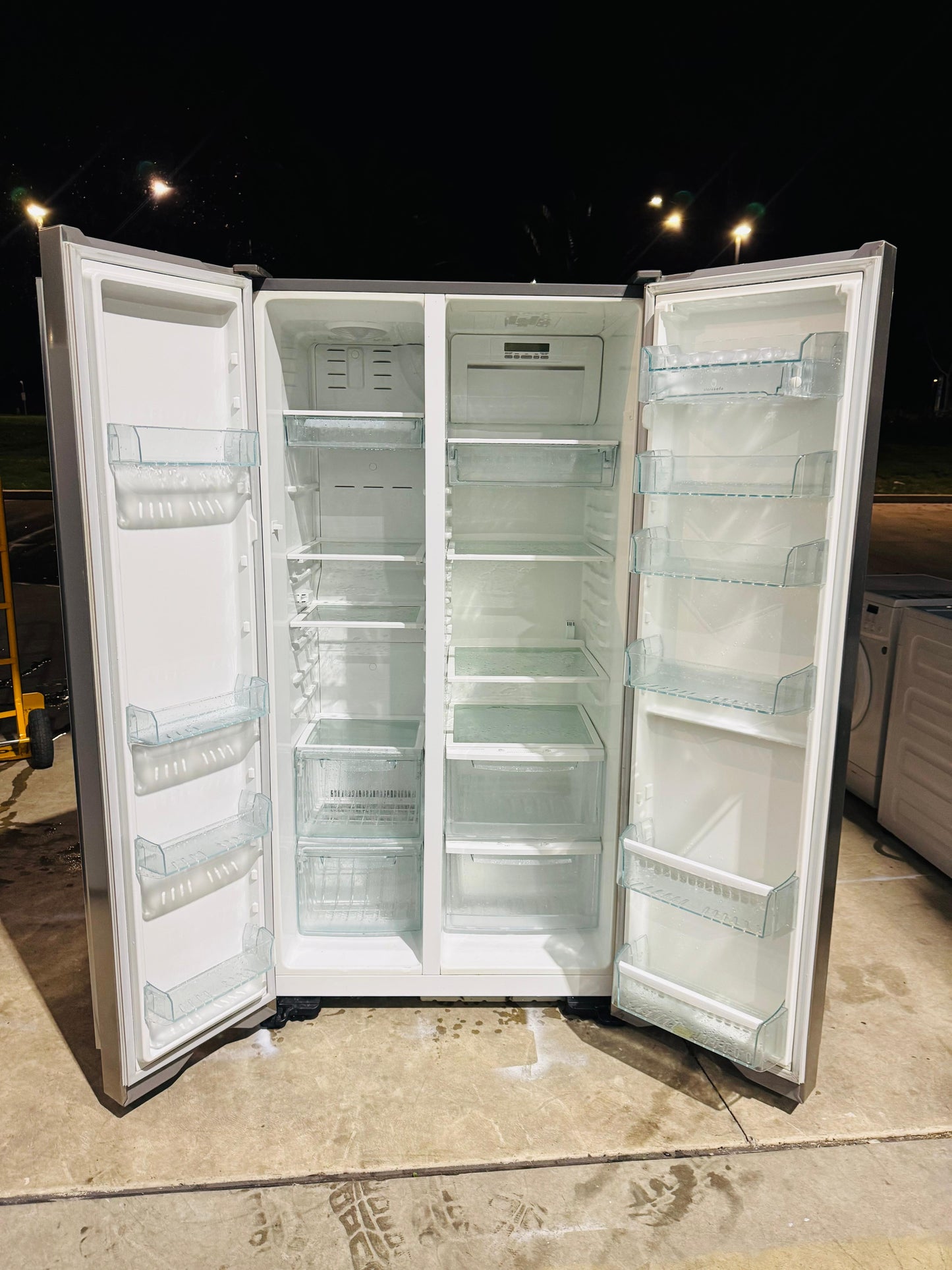 **WESTINGHOUSE SIDE BY SIDE 606 LITRES FRIDGE FREEZER**