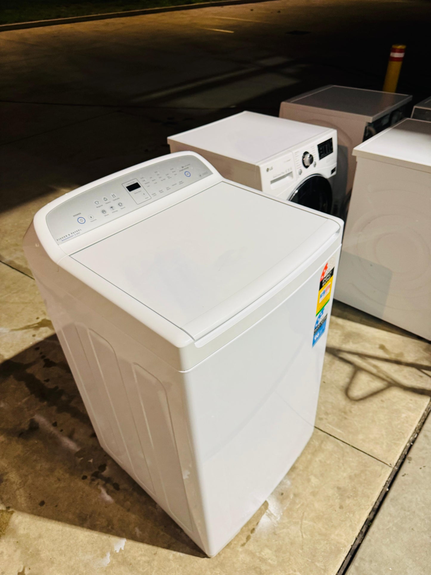**FISHER AND PAYKEL 8.5 KGS TOP LOADER WASHING MACHINE**