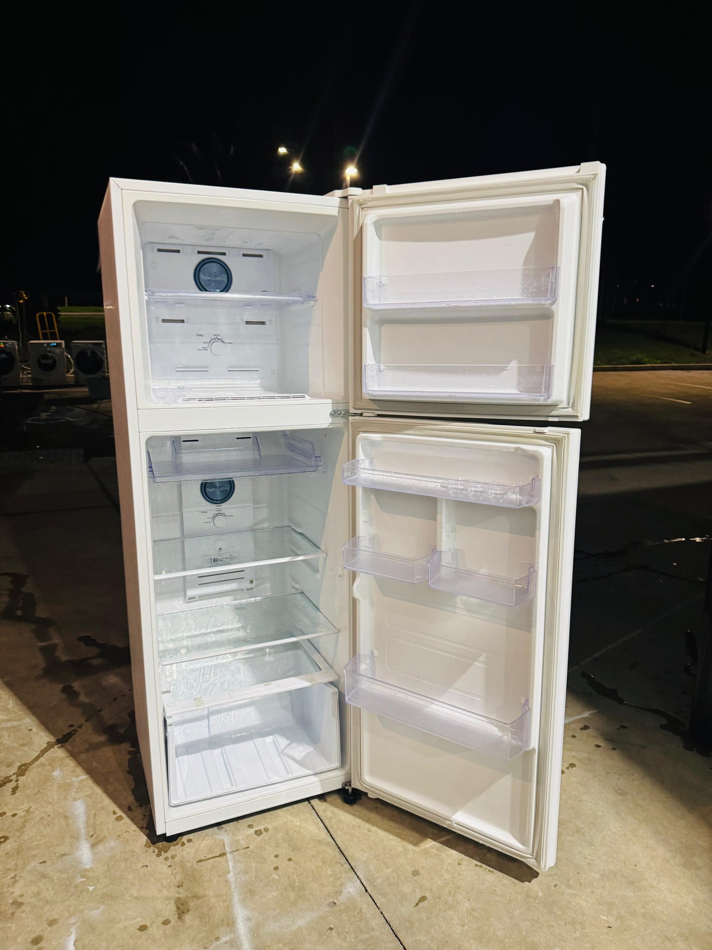 **SAMSUNG 341 LITRES FRIDGE FREEZER**