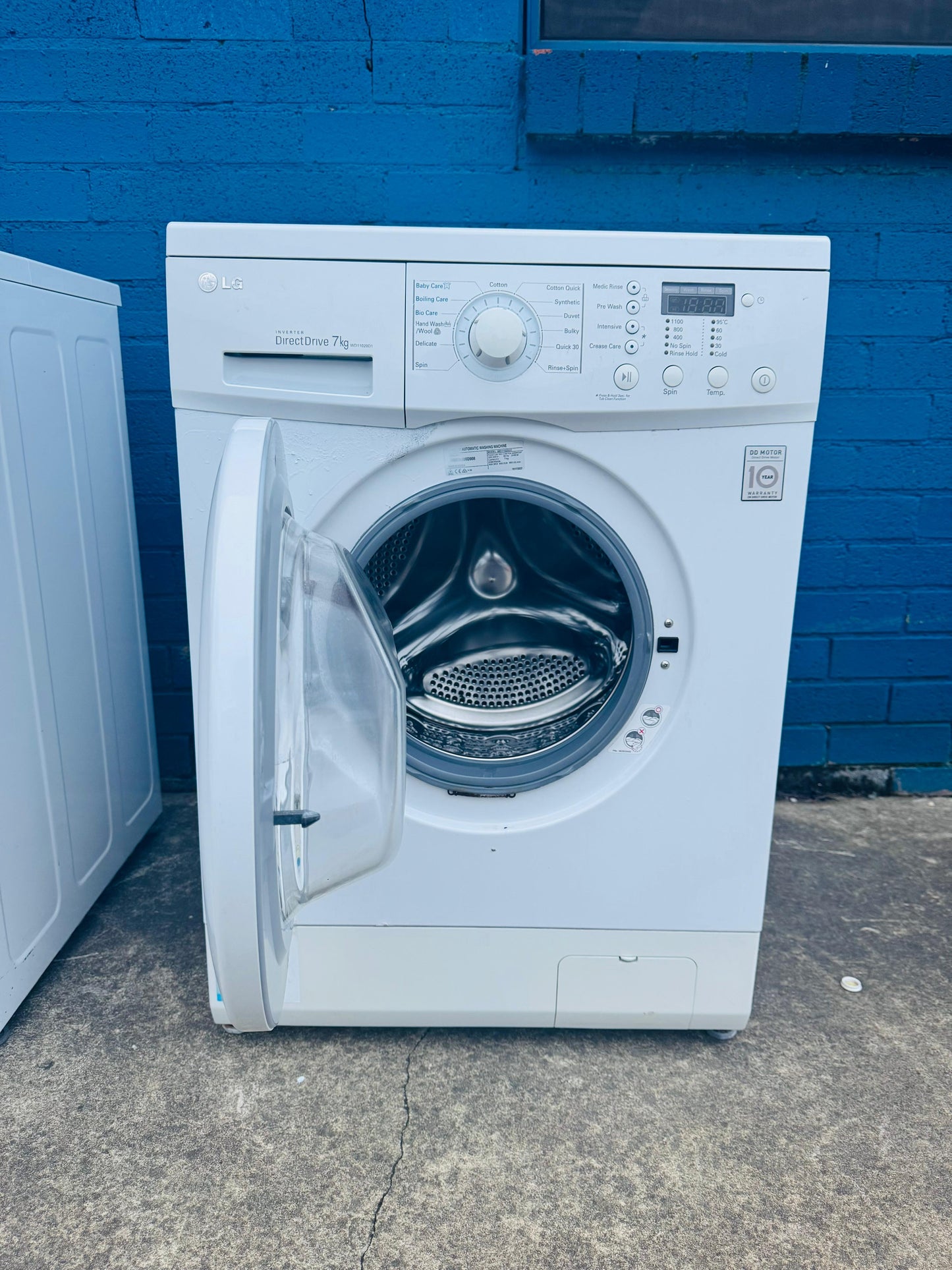 **LG 7KGS FRONT LOADER WASHING MACHINE**