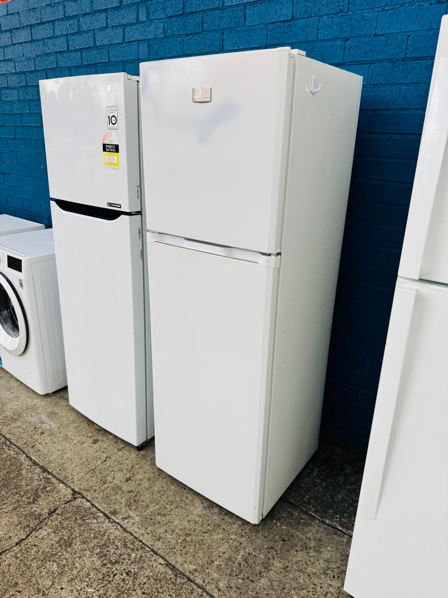 **KELVINATOR 280 LITRES FRIDGE FREEZER**