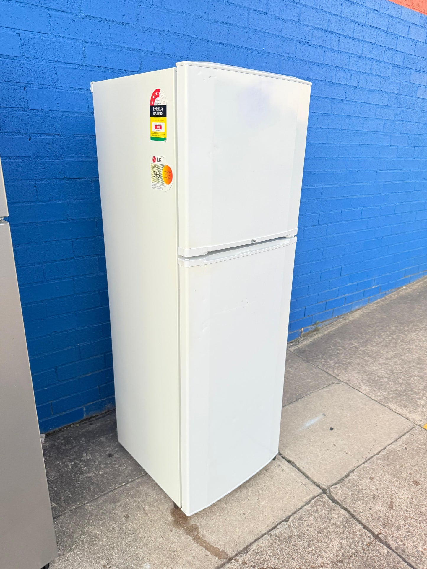 **LG 253 LITRES FRIDGE FREEZER**