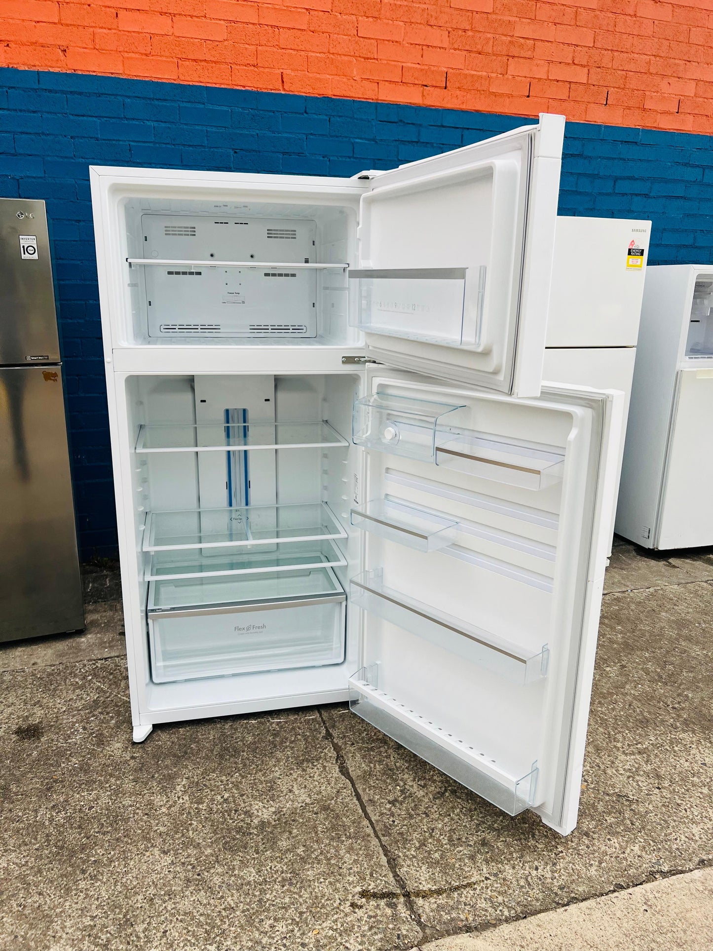 **WESTINGHOUSE 538 LITRES FRIDGE FREEZER**