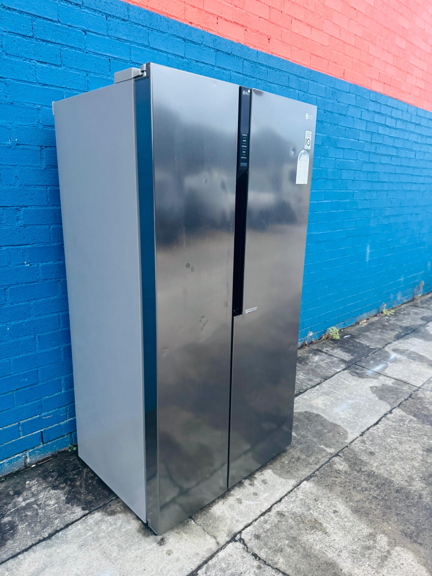**LG 679 LITRES SIDE BY SIDE DOOR FRIDGE FREEZER**