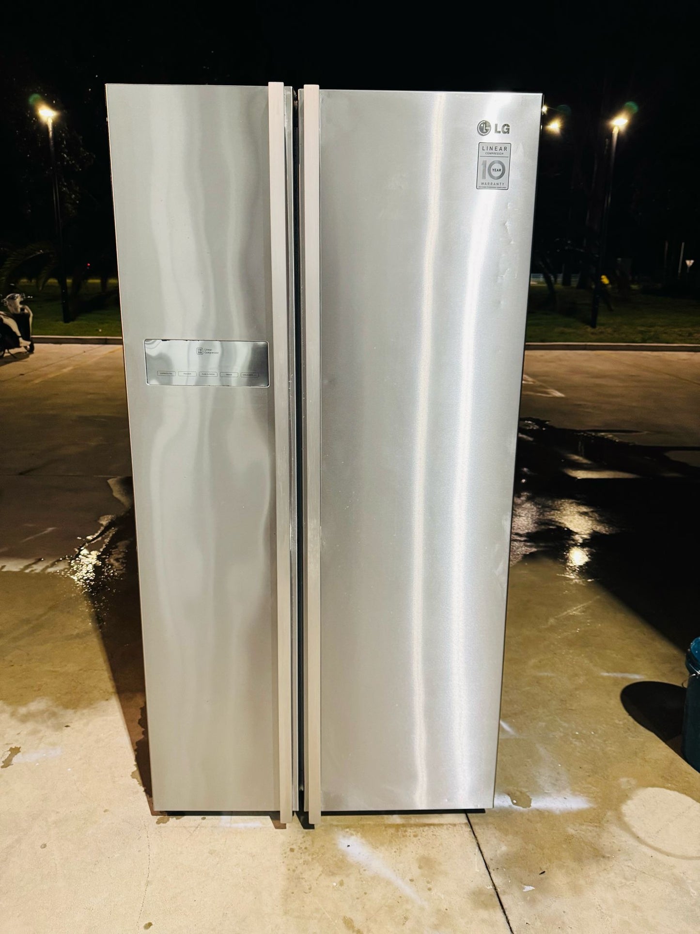 **LG 679 LITRES SIDE BY SIDE DOOR FRIDGE FREEZER**