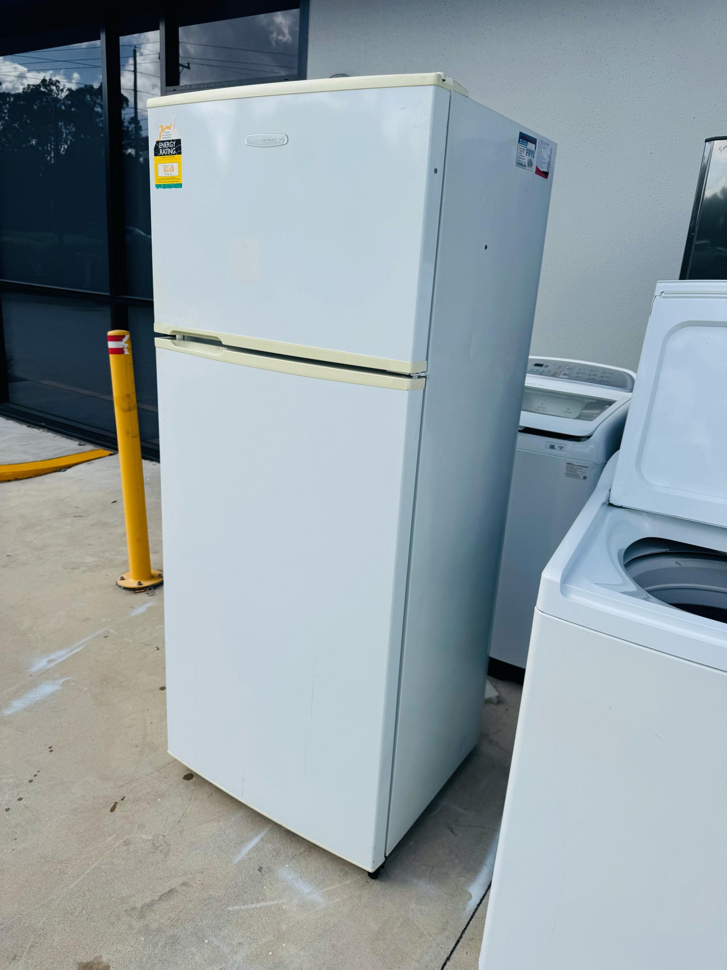 **KELVINATOR 390 LITRES FRIDGE FREEZER**