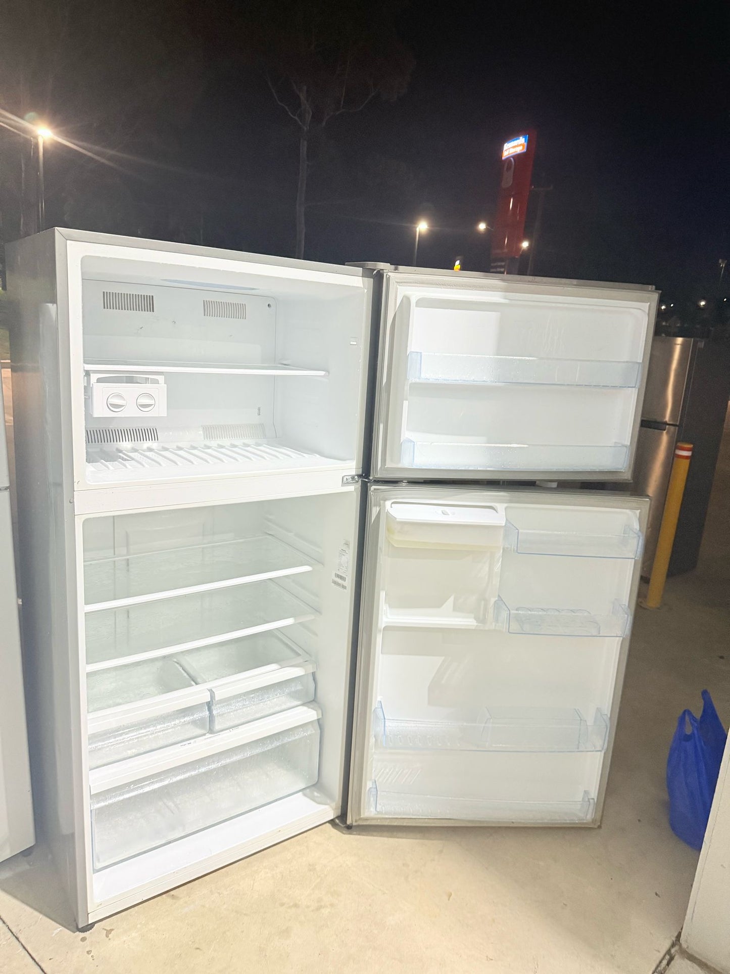 **HISENSE 593 LITRES FRIDGE FREEZER**