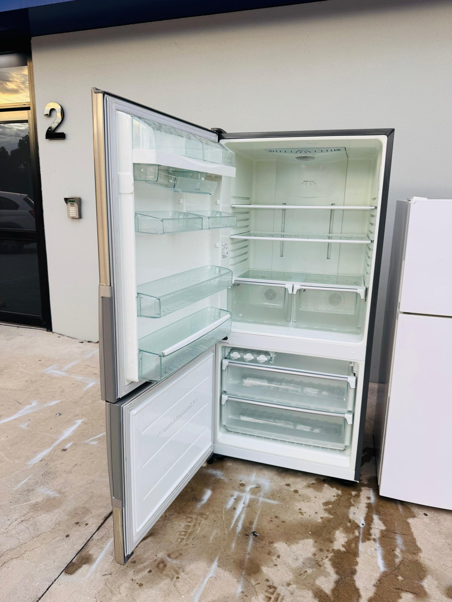 **WESTINGHOUSE 510 LITRES FRIDGE FREEZER**