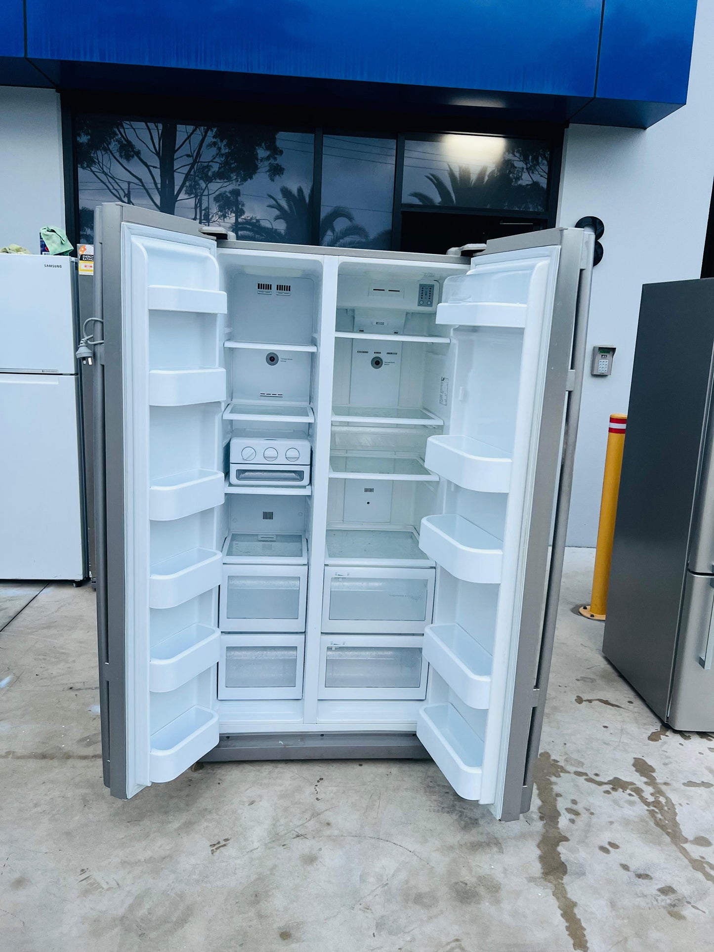 **SAMSUNG 539 LITRES SIDE BY SIDE FRIDGE FREEZER**