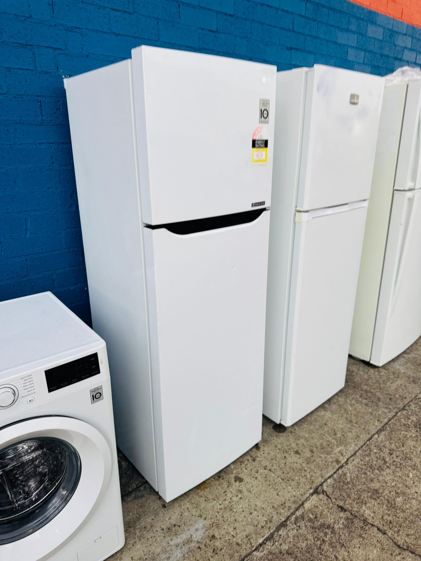 **LG 279 LITRES FRIDGE FREEZER**