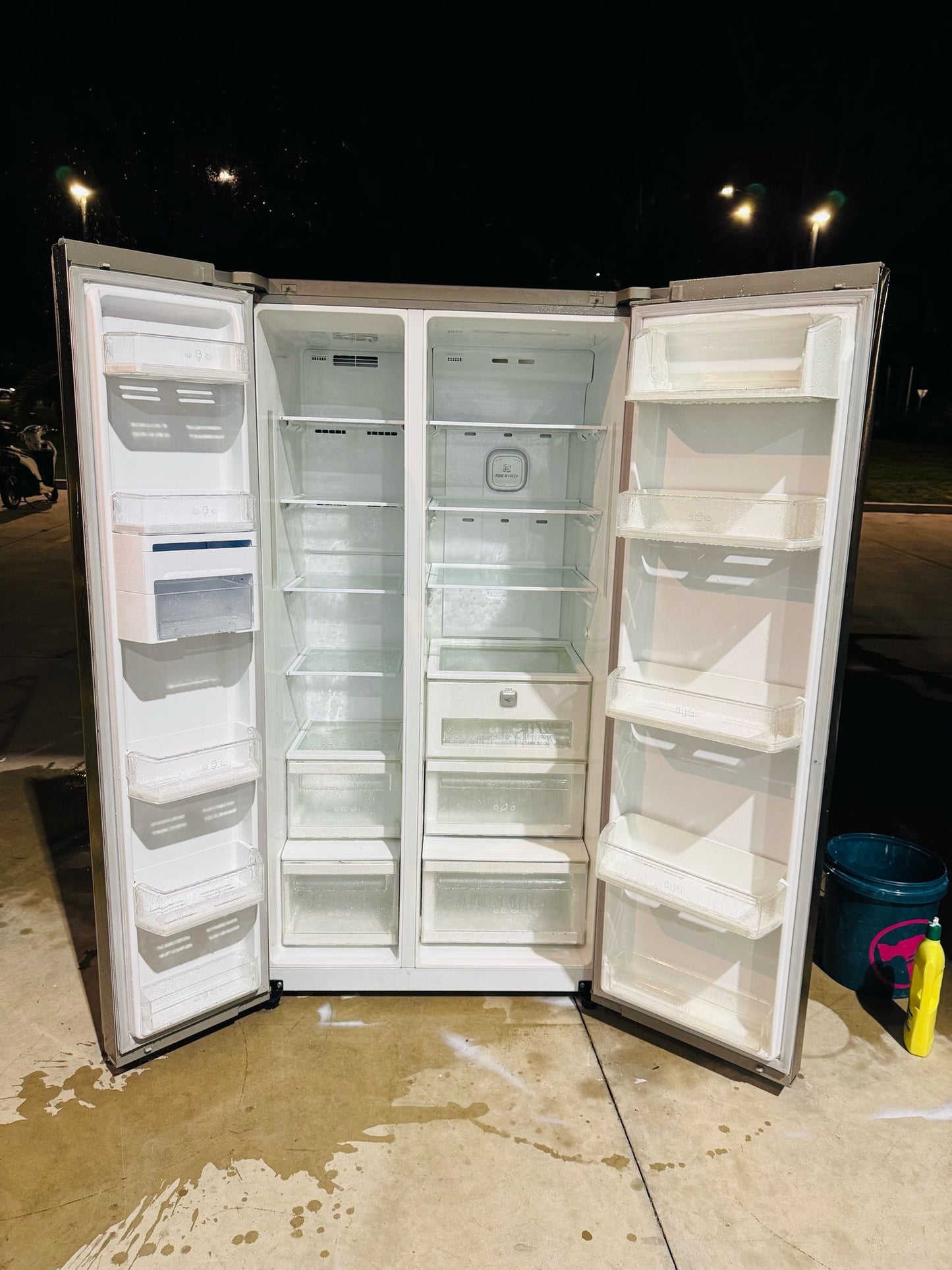 **LG 679 LITRES SIDE BY SIDE DOOR FRIDGE FREEZER**