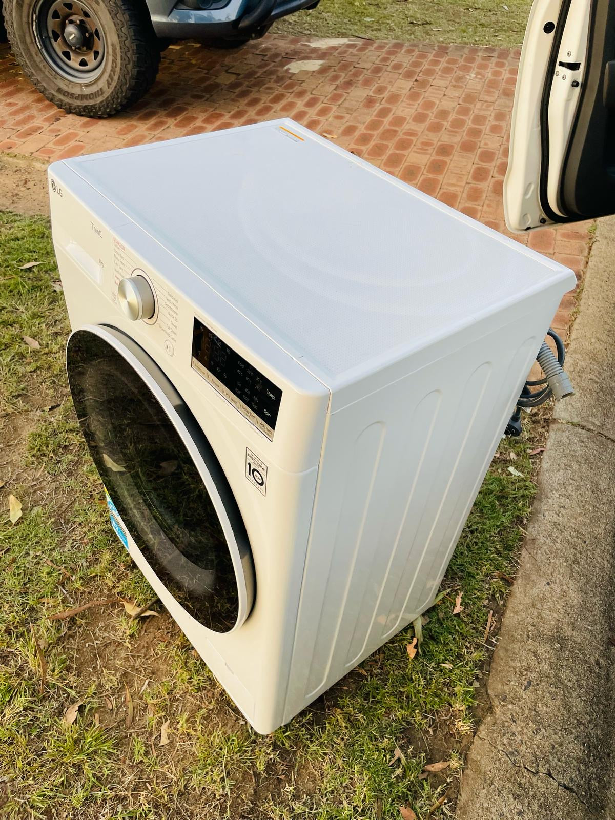**LG 8 KGS FRONT LOADER WASHING MACHINE**