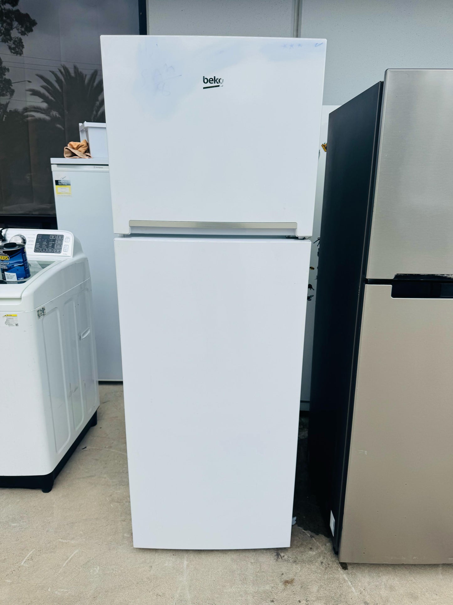 **BEKO 347 LITRES FRIDGE FREEZER**