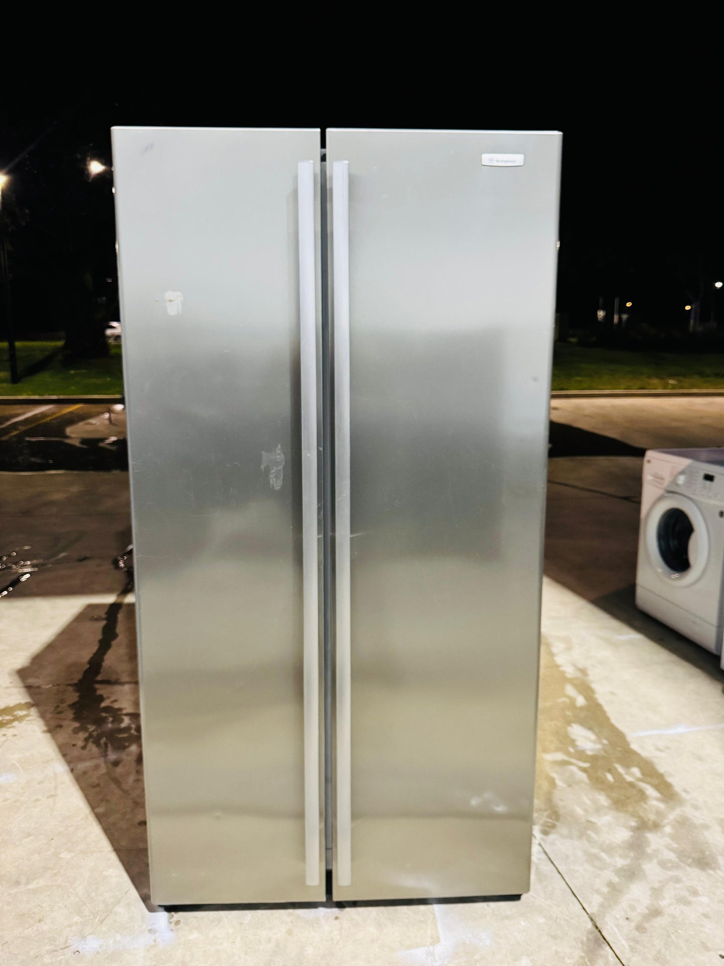 **WESTINGHOUSE SIDE BY SIDE 606 LITRES FRIDGE FREEZER**
