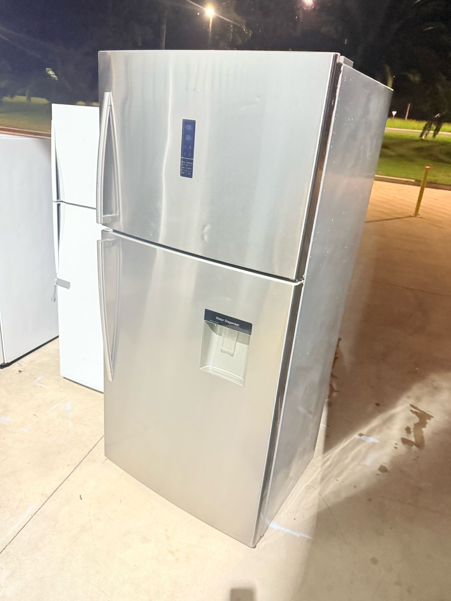 **HISENSE 593 LITRES FRIDGE FREEZER**