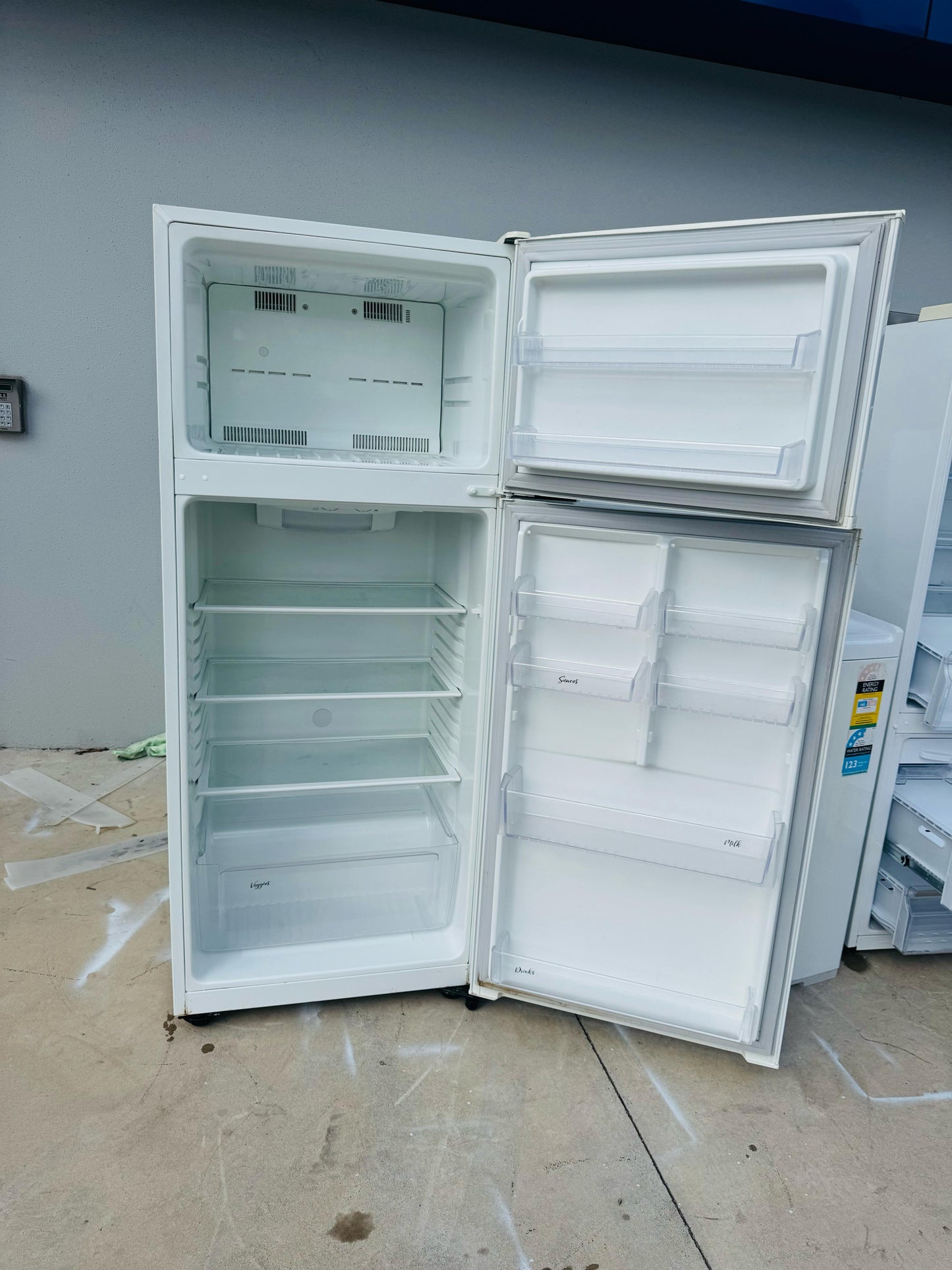 **KELVINATOR 390 LITRES FRIDGE FREEZER**