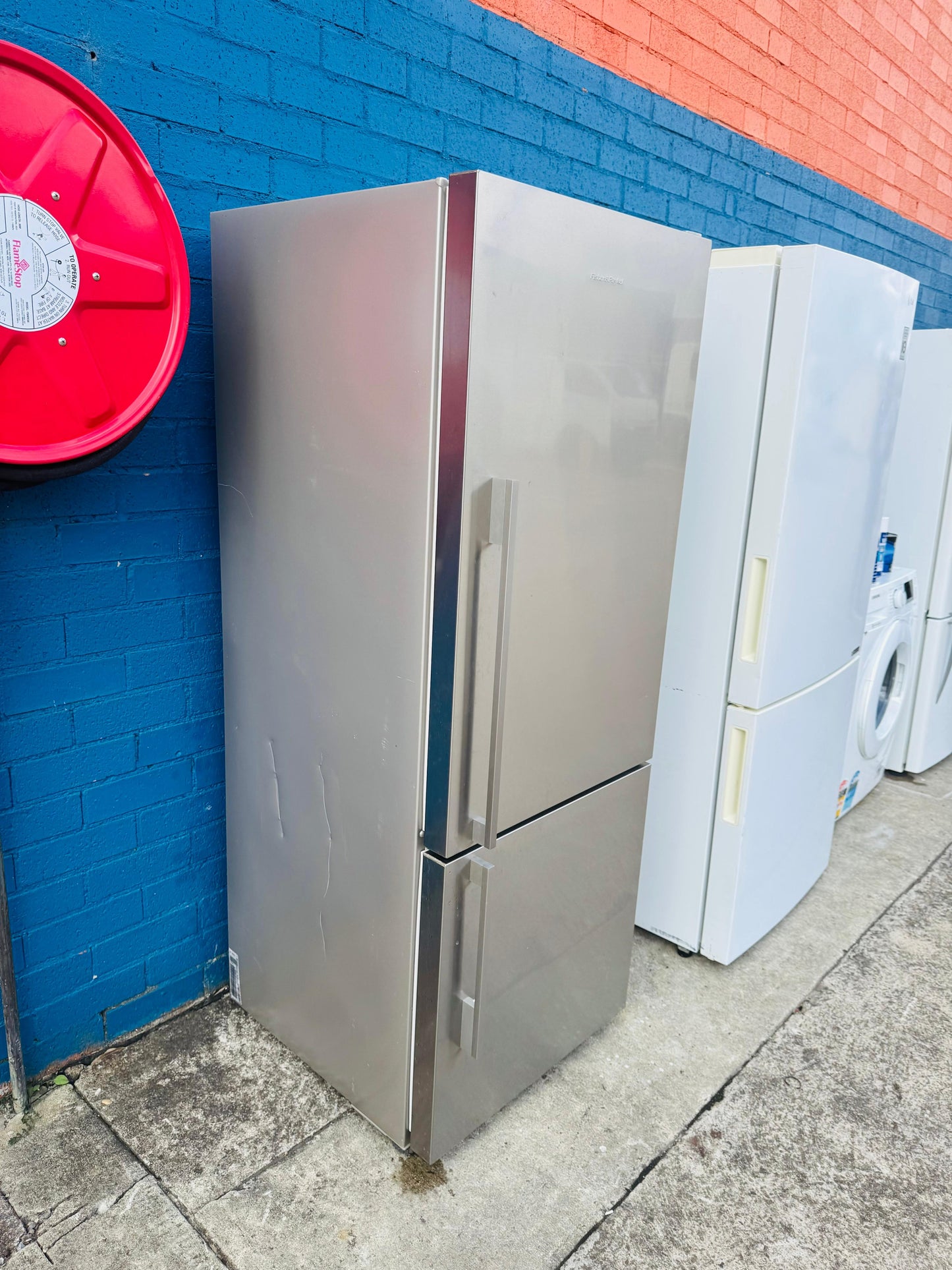 **FISHER & PAYKEL 403 LITRES FRIDGE FREEZER**