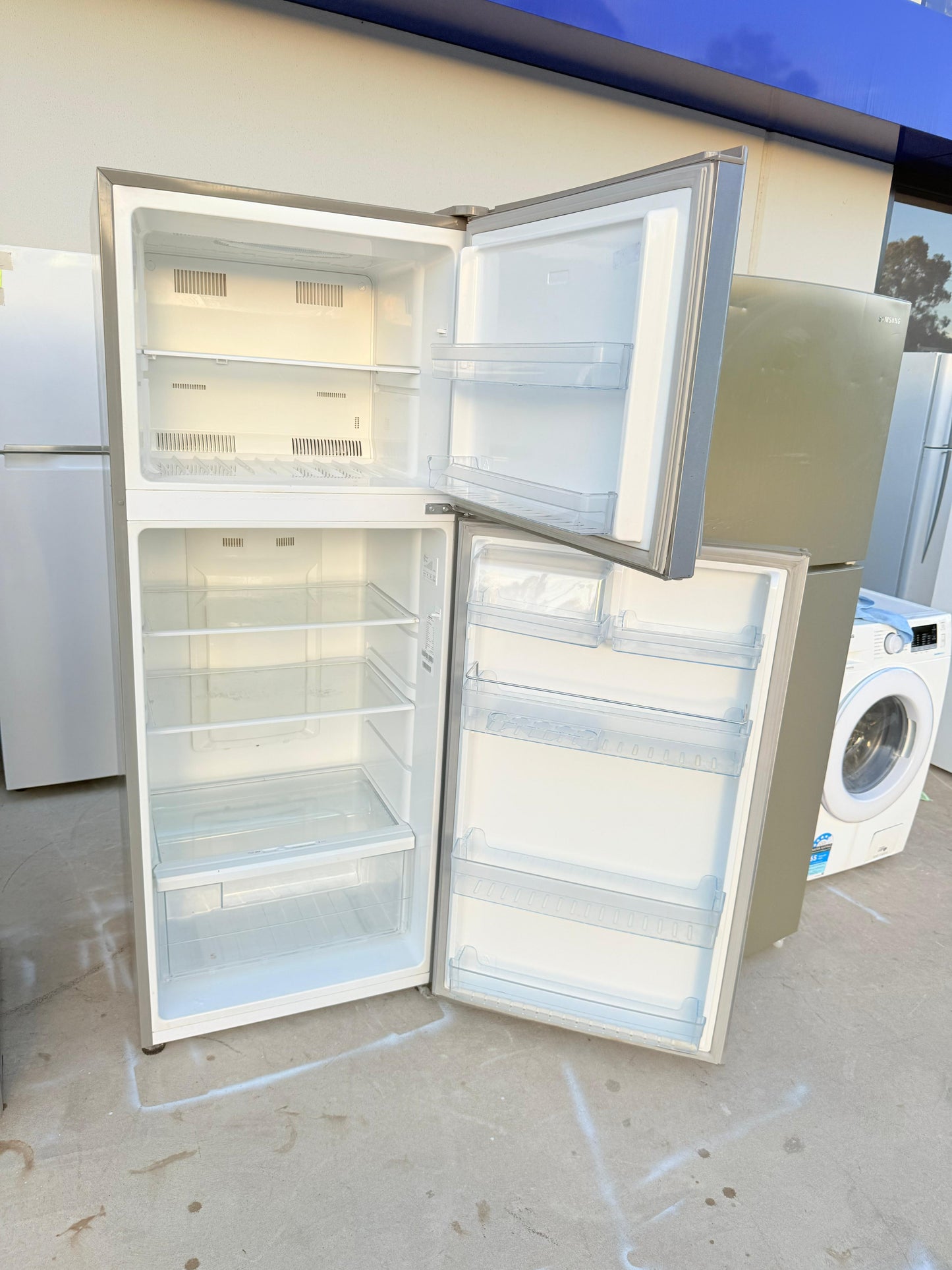 **HISENSE 436 LITRES FRIDGE FREEZER**