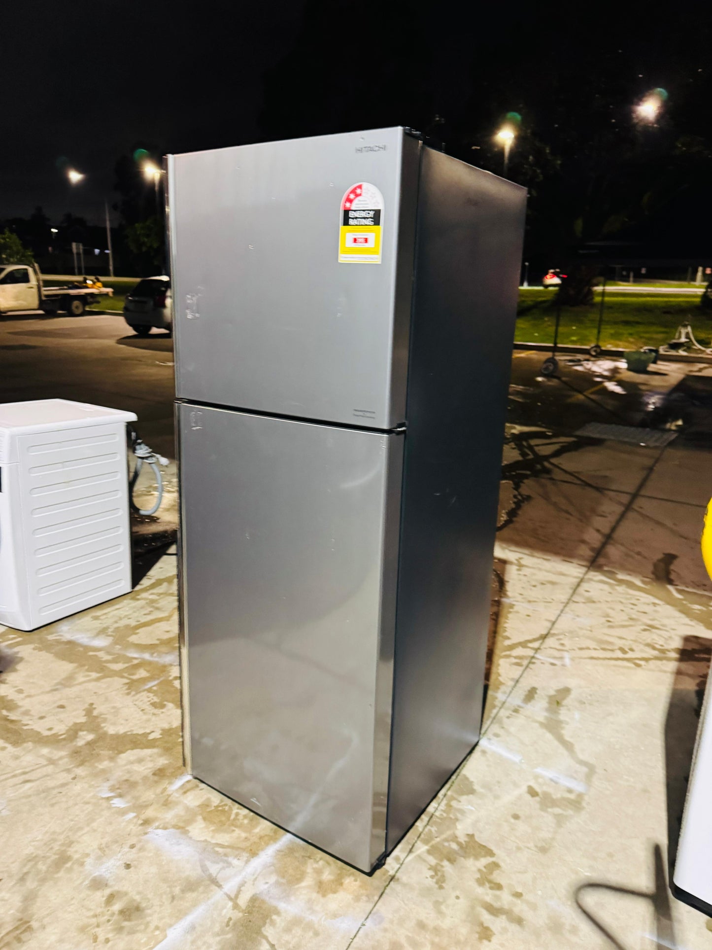 **HITACHI 403 LITRES FRIDGE FREEZER**