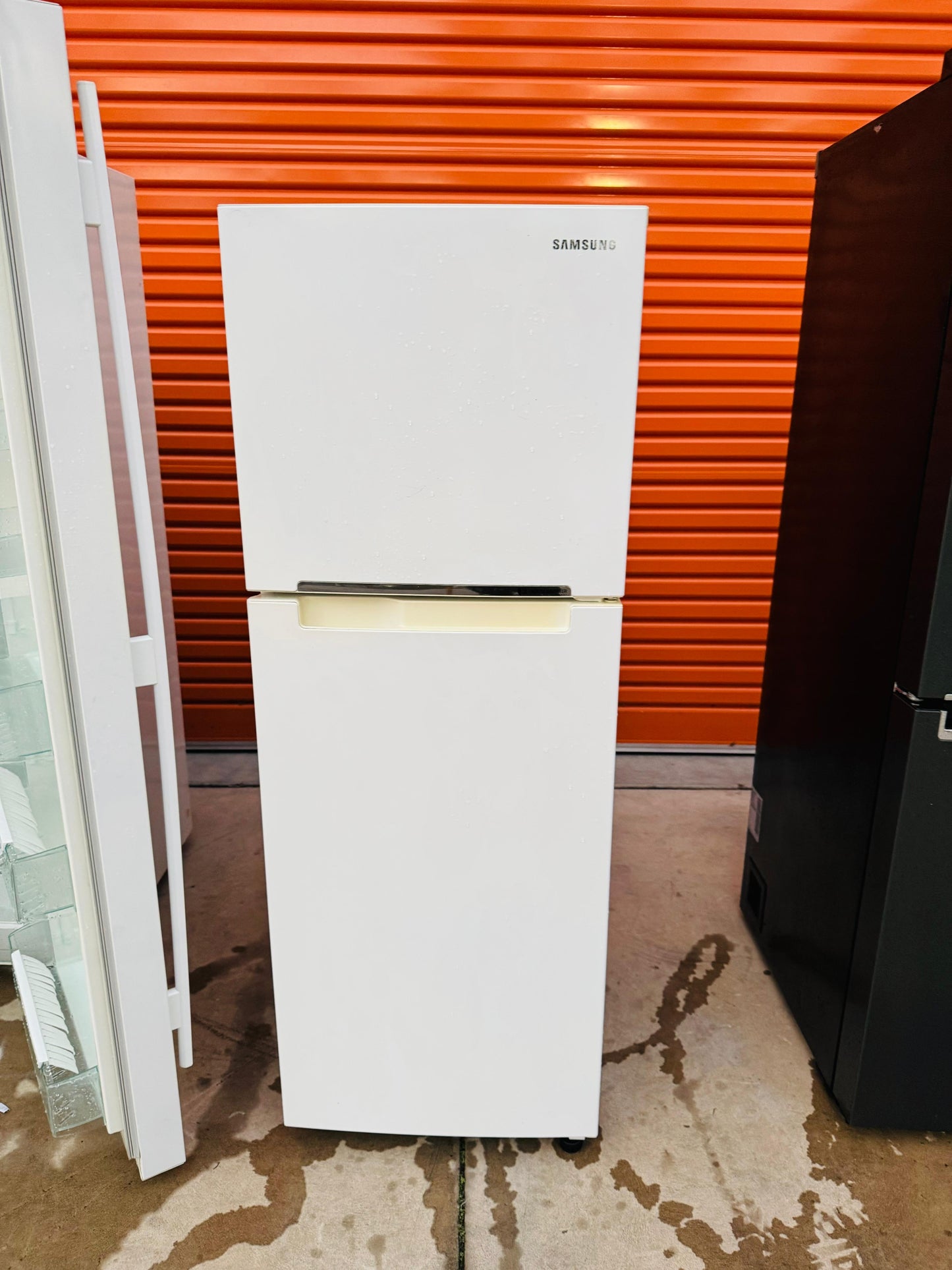 **SAMSUNG 255 LITRES FRIDGE FREEZER**