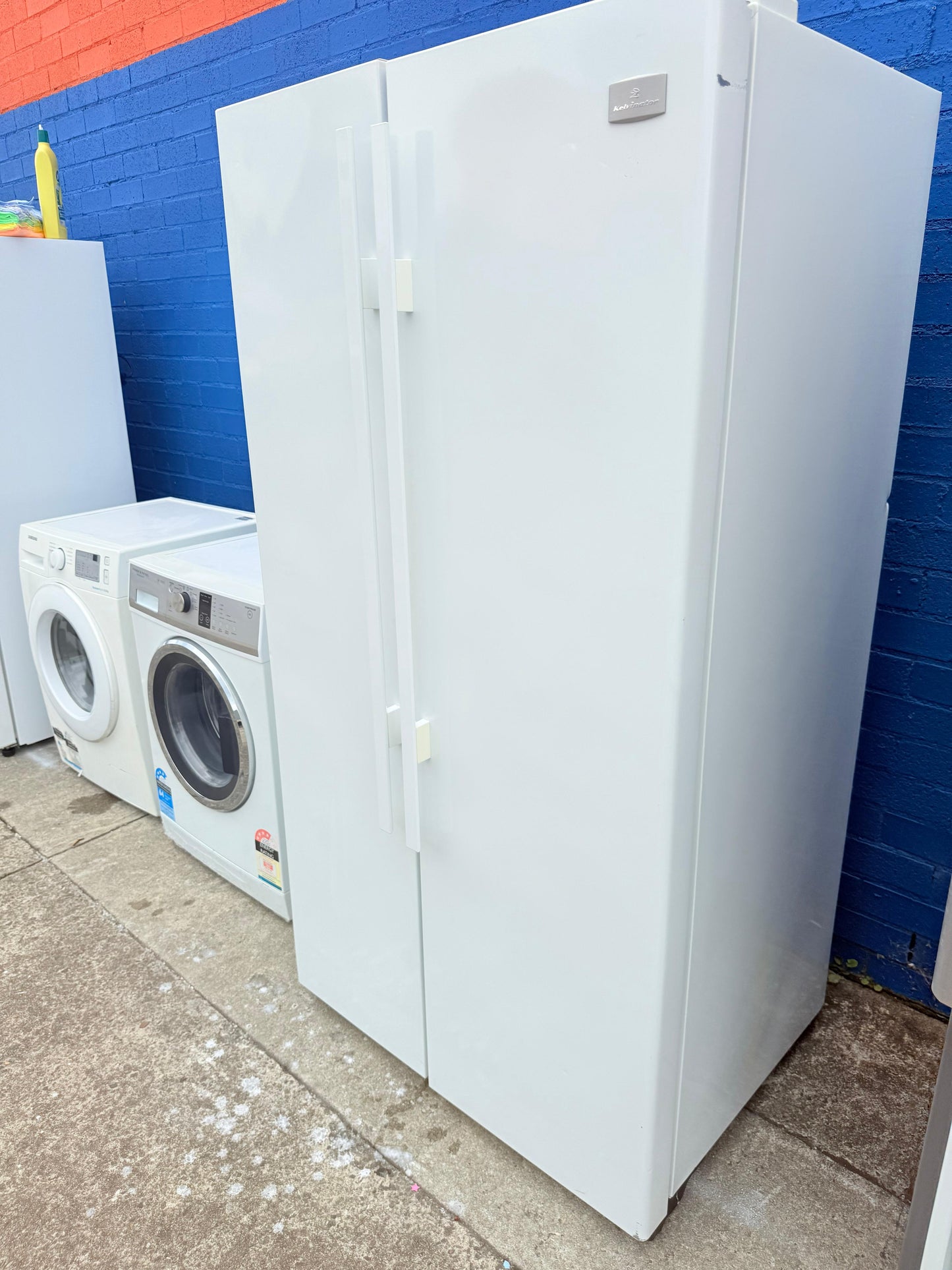 **KELVINATOR 606 LITRES SIDE BY SIDE DOOR FRIDGE FREEZER**
