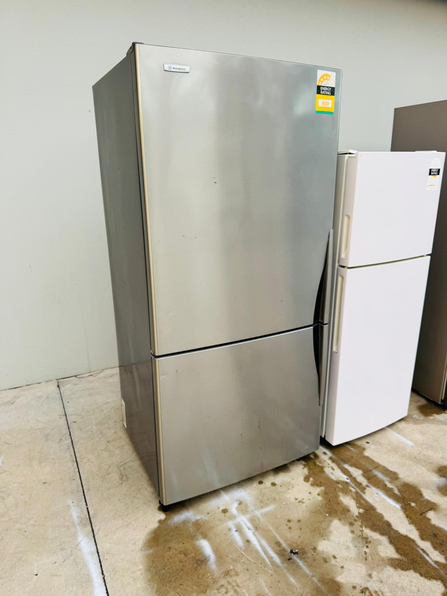 **WESTINGHOUSE 510 LITRES FRIDGE FREEZER**