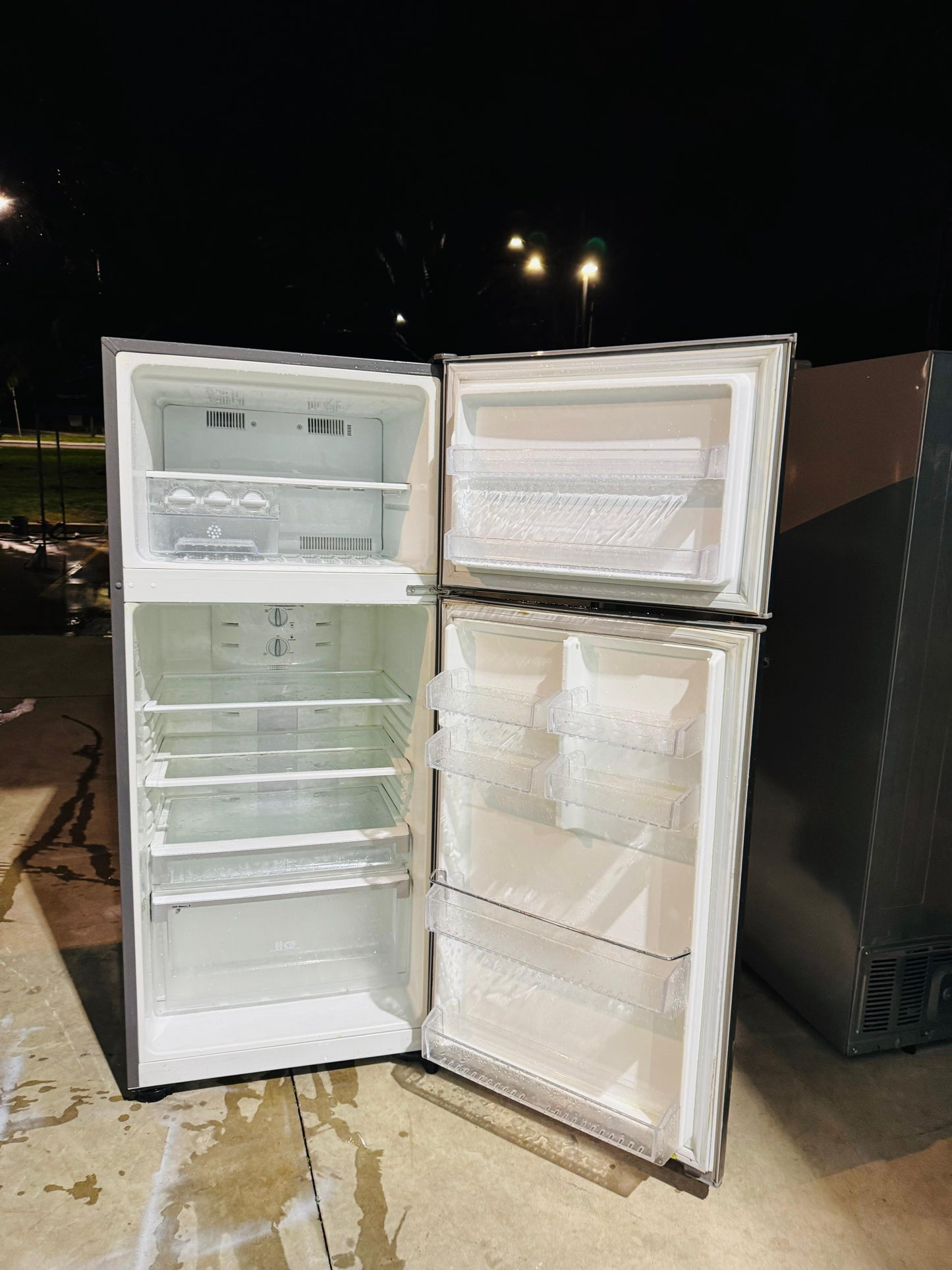 **ELECTROLUX 420 LITRES FRIDGE FREEZER**