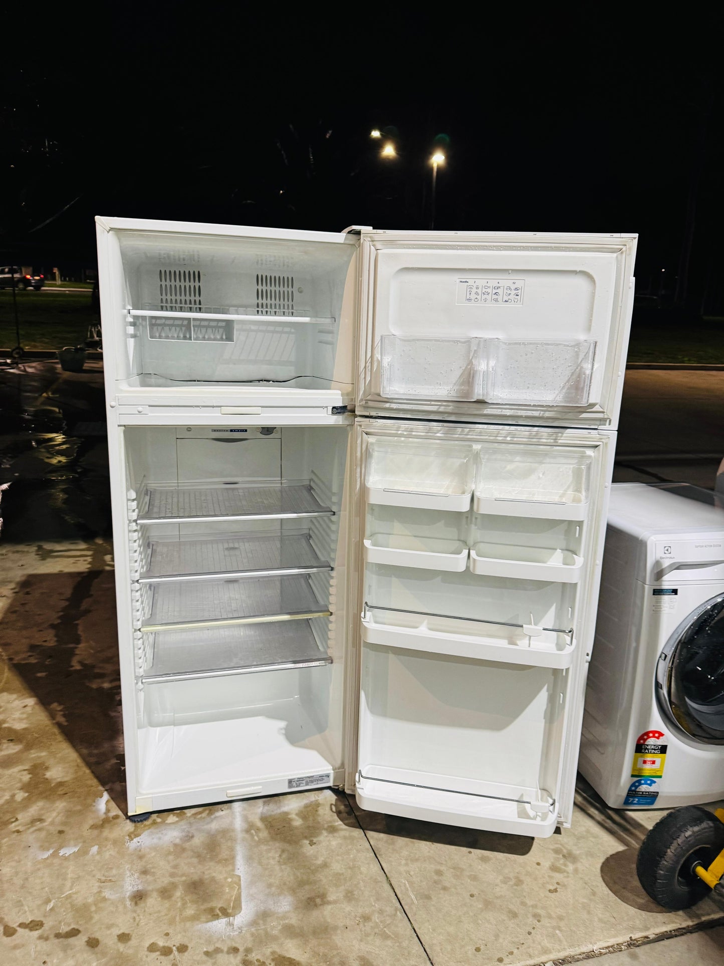 **FISHER & PAYKEL 380 LITRES FRIDGE FREEZER**