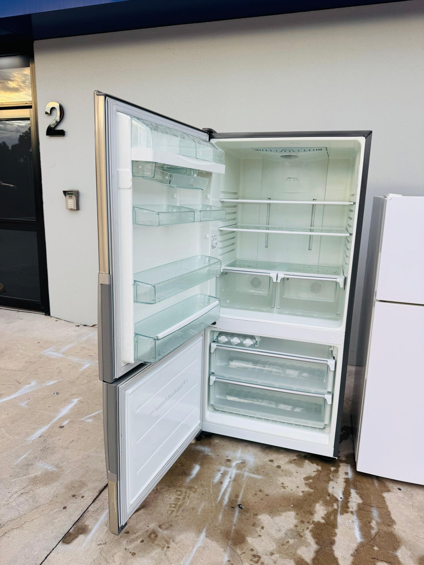 **WESTINGHOUSE 510 LITRES FRIDGE FREEZER**