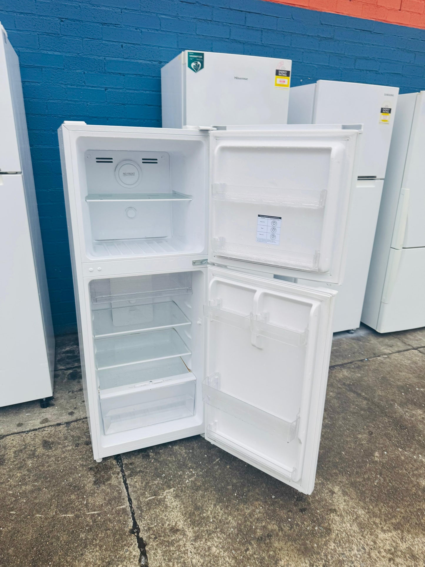 **HAIER 221 LITRES FRIDGE FREEZER**