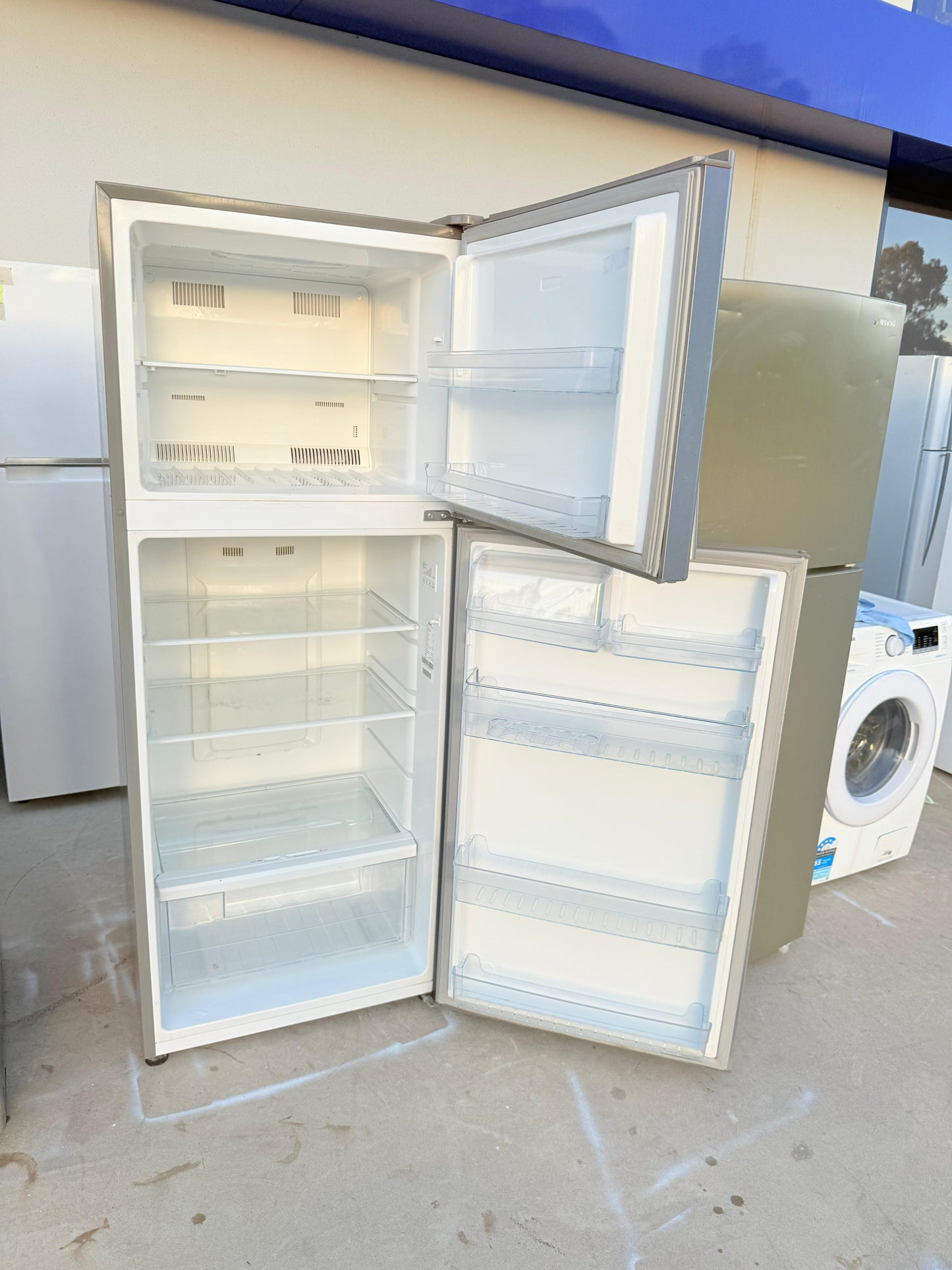 **HISENSE 436 LITRES FRIDGE FREEZER**