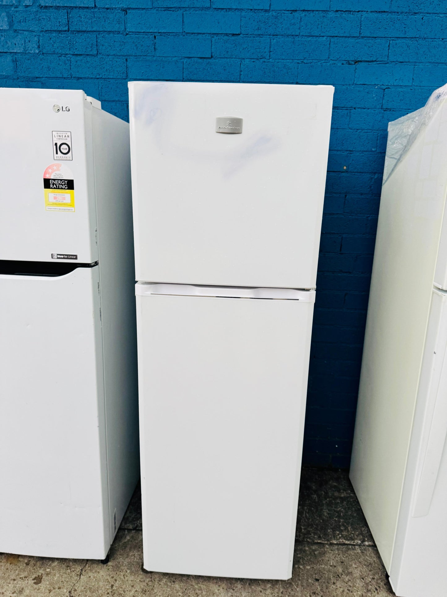 **KELVINATOR 280 LITRES FRIDGE FREEZER**