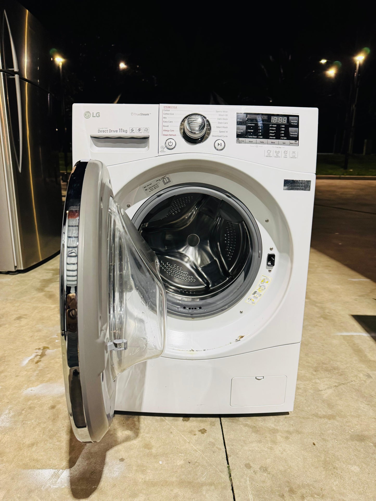 **LG 11 KGS FRONT LOADER WASHING MACHINE**