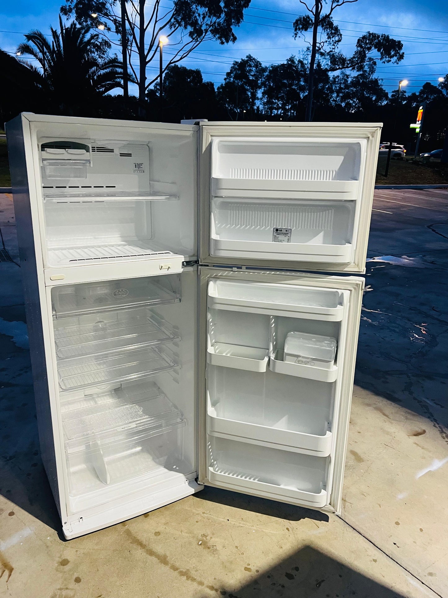 **LG 392 LITRES FRIDGE FREEZER**