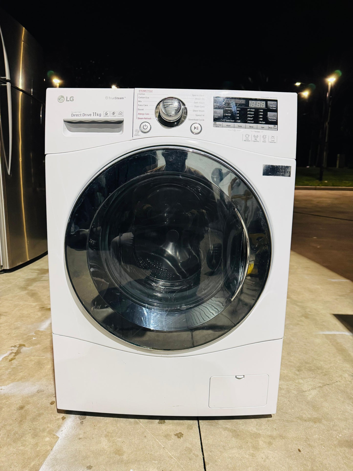 **LG 11 KGS FRONT LOADER WASHING MACHINE**