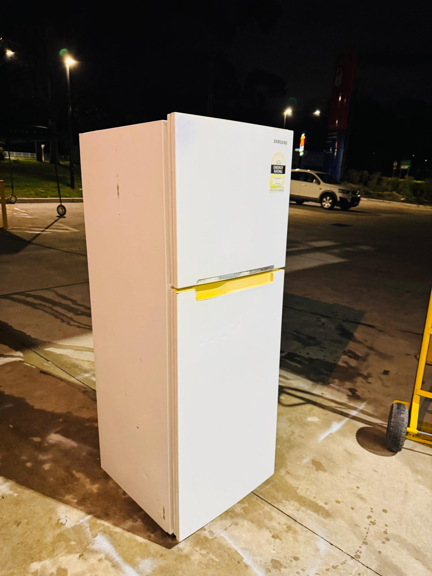 **SAMSUNG 255 LITRES FRIDGE FREEZER**